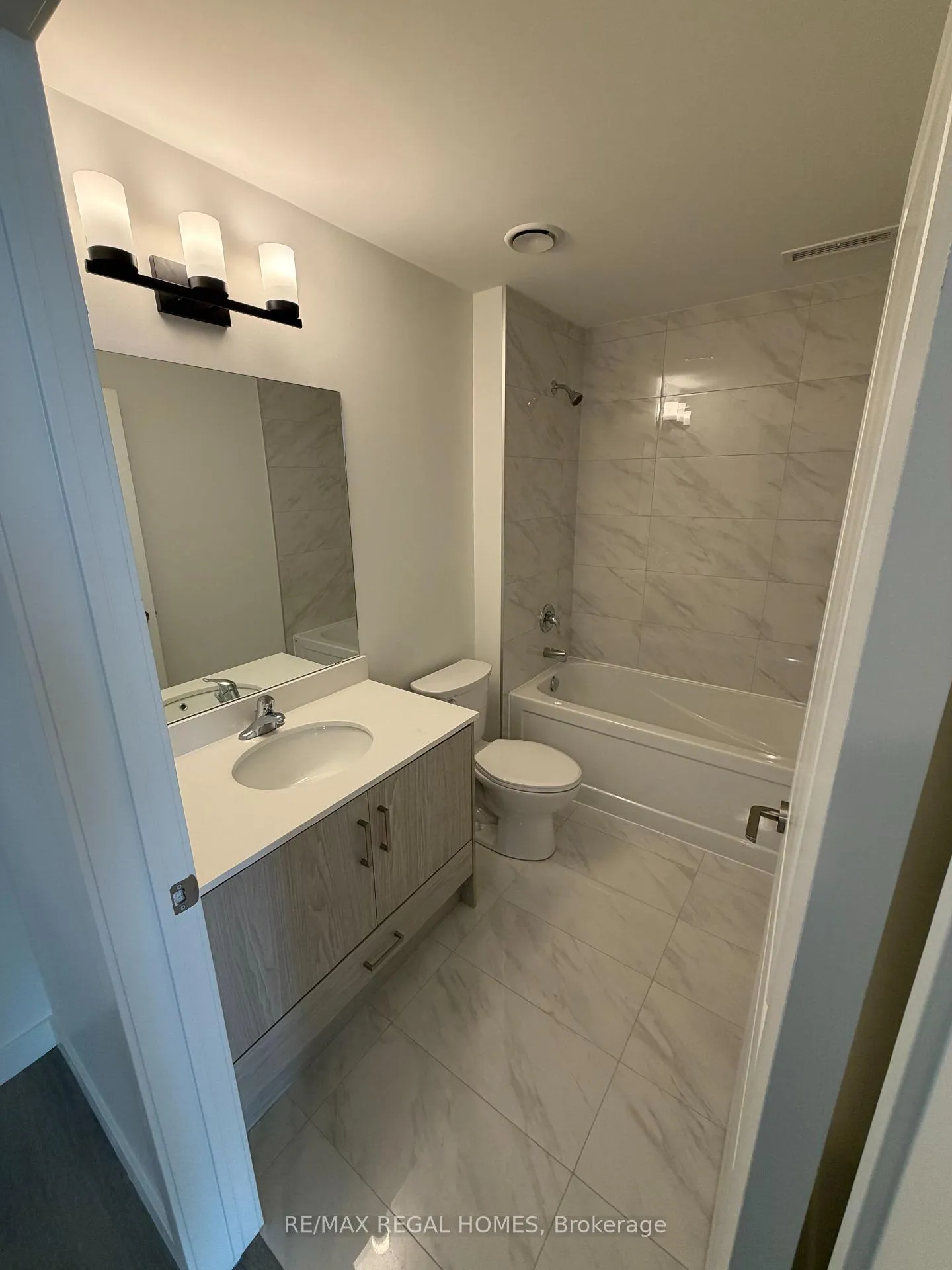 Photo 7 of Unit 507, 461 Green Road W, Hamilton, Lakeshore — HOMEH