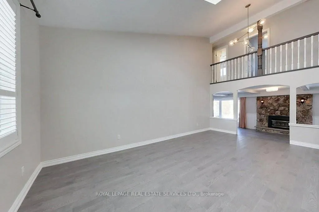 Photo 2 of 141 Castle Crescent, Oakville, Ford — HOMEH