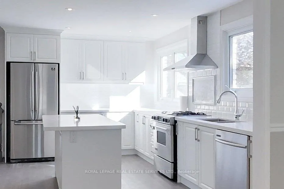 Photo 6 of 141 Castle Crescent, Oakville, Ford — HOMEH