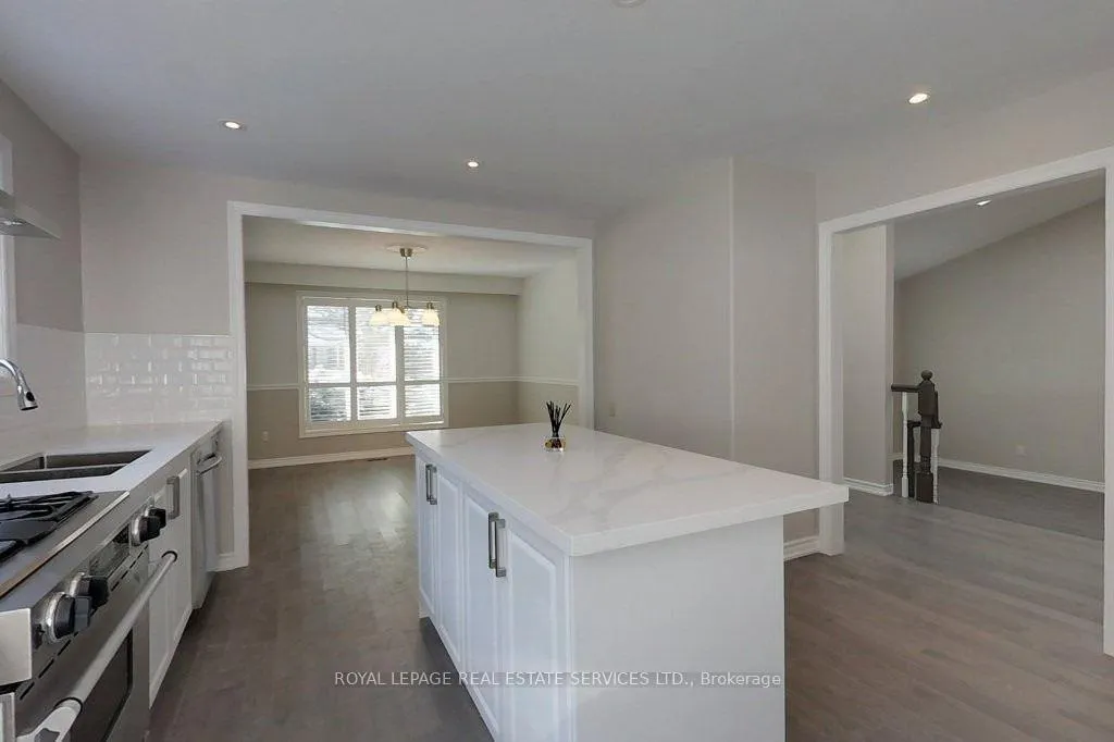 Photo 8 of 141 Castle Crescent, Oakville, Ford — HOMEH