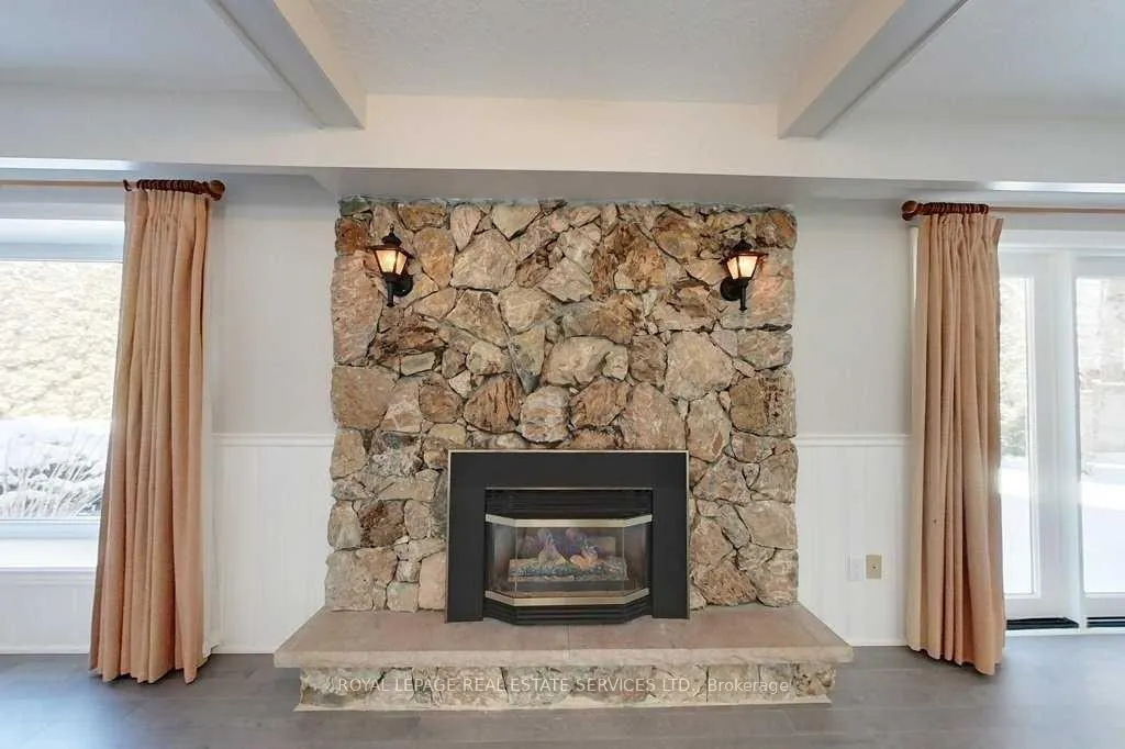 Photo 10 of 141 Castle Crescent, Oakville, Ford — HOMEH