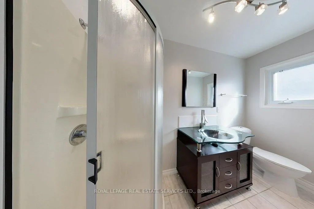 Photo 14 of 141 Castle Crescent, Oakville, Ford — HOMEH