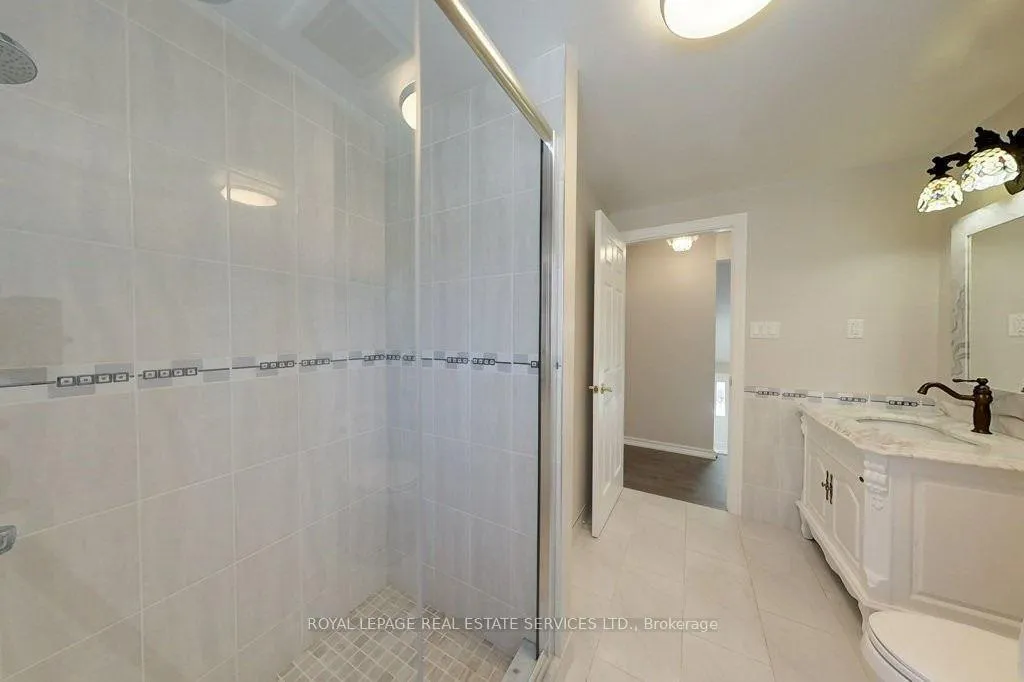Photo 21 of 141 Castle Crescent, Oakville, Ford — HOMEH