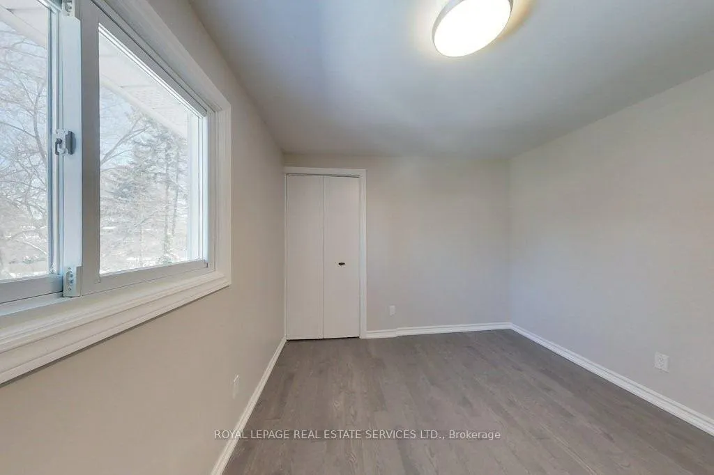 Photo 24 of 141 Castle Crescent, Oakville, Ford — HOMEH