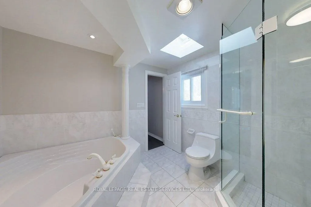 Photo 26 of 141 Castle Crescent, Oakville, Ford — HOMEH
