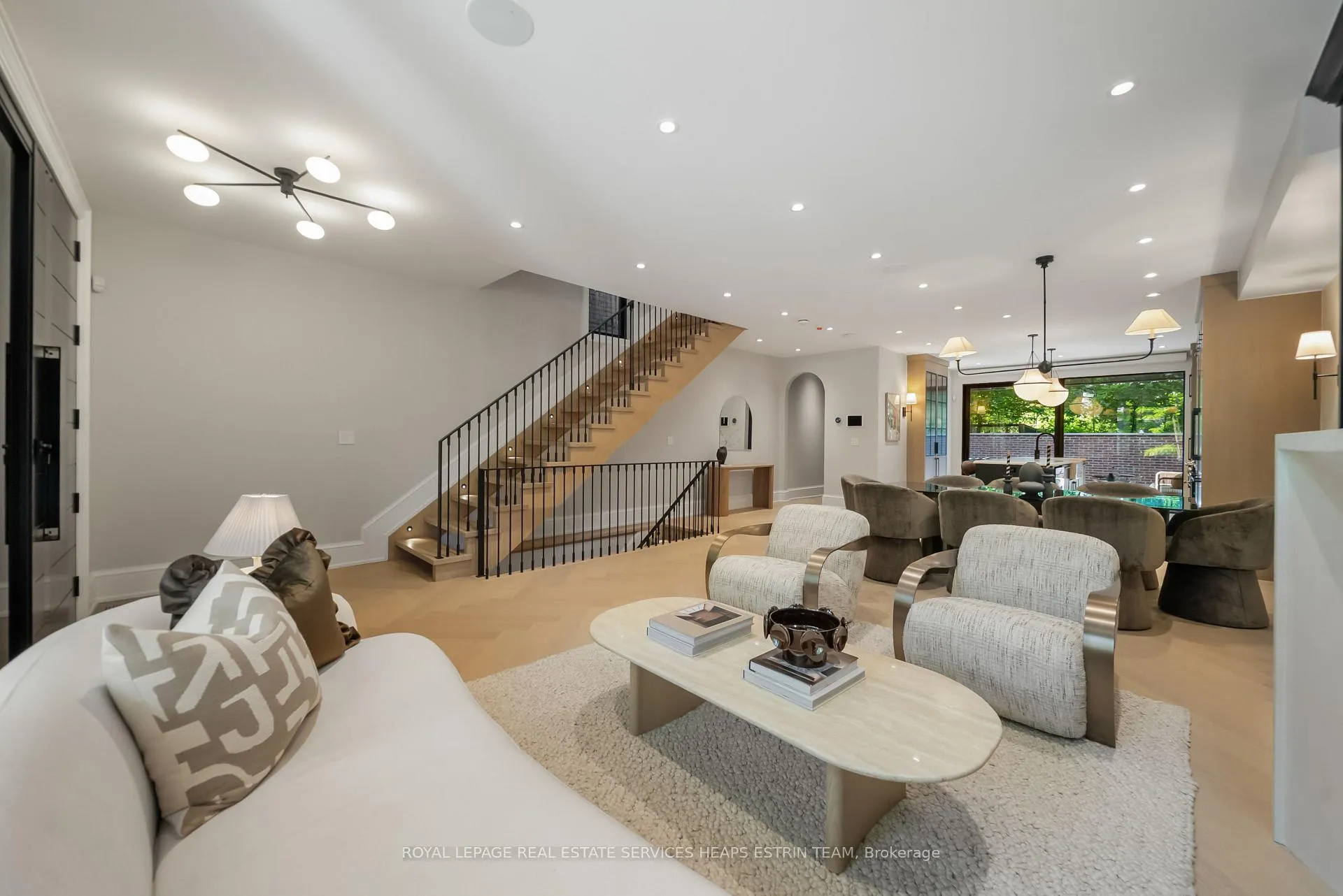 Photo 4 of 16 Tranby Avenue, Toronto, The Annex — HOMEH