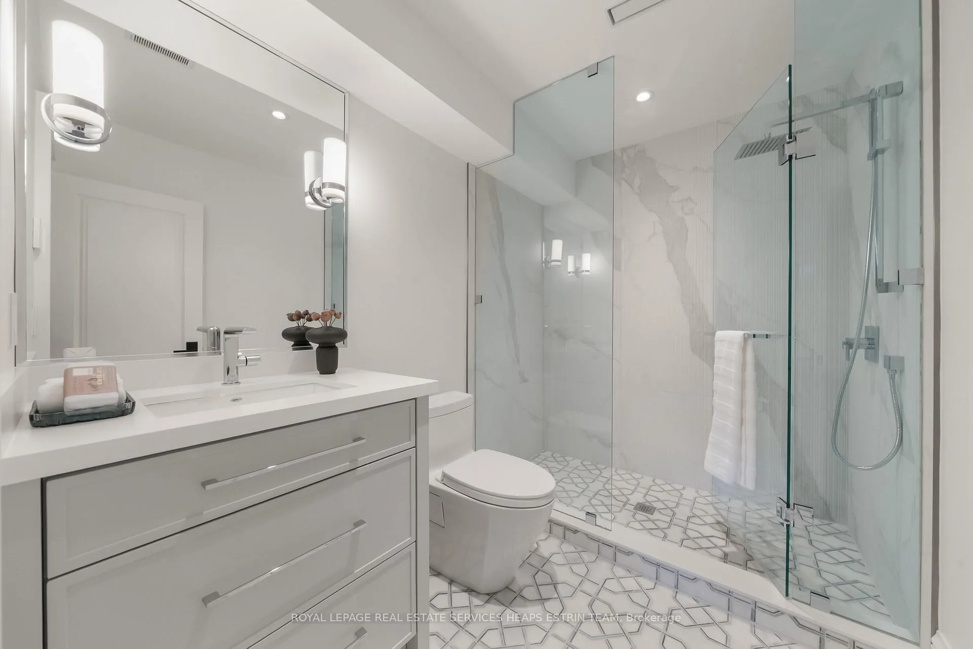 Photo 14 of 16 Tranby Avenue, Toronto, The Annex — HOMEH