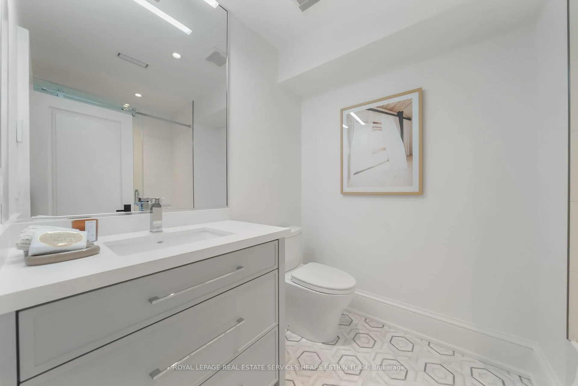 Photo 17 of 16 Tranby Avenue, Toronto, The Annex — HOMEH