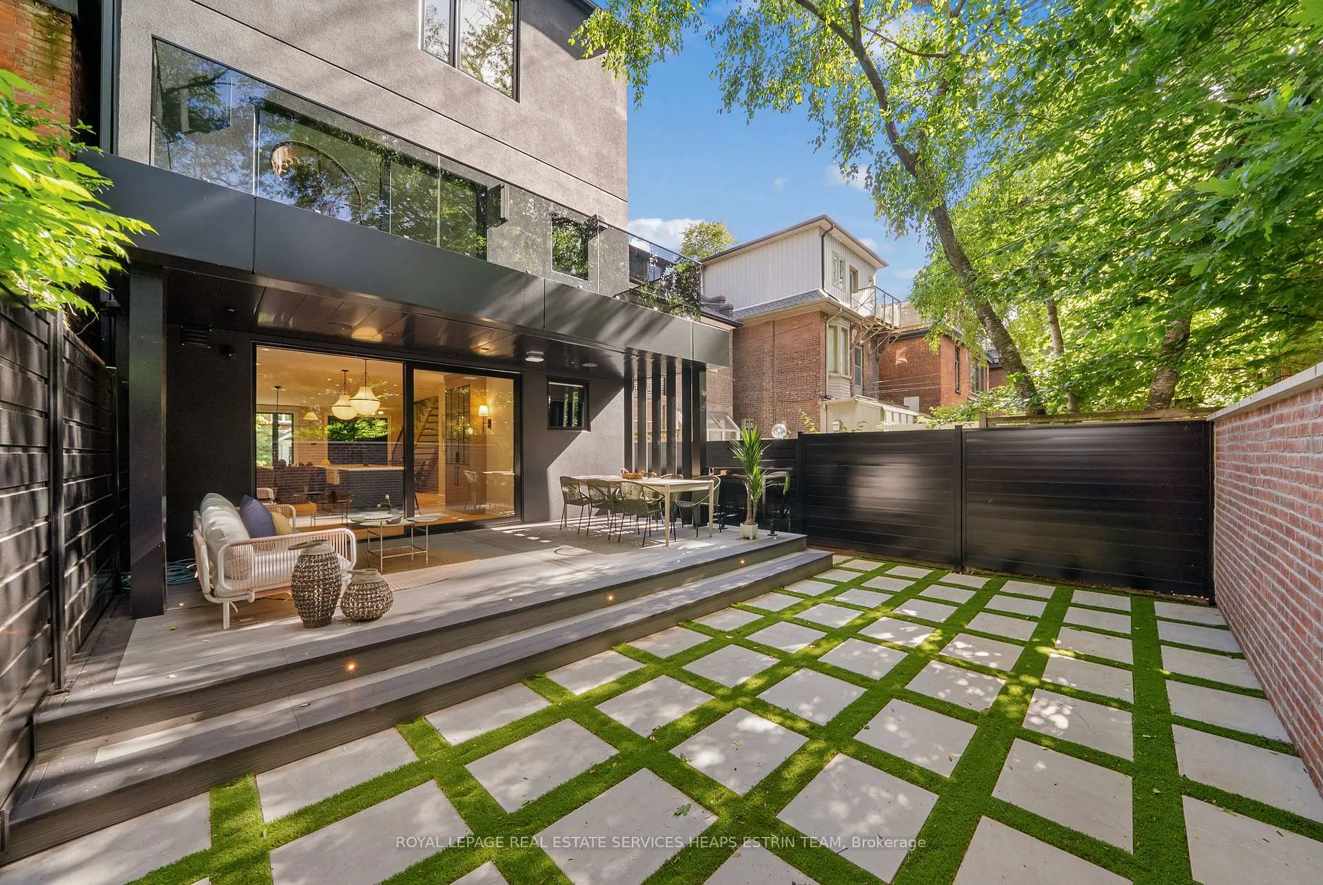 Photo 33 of 16 Tranby Avenue, Toronto, The Annex — HOMEH