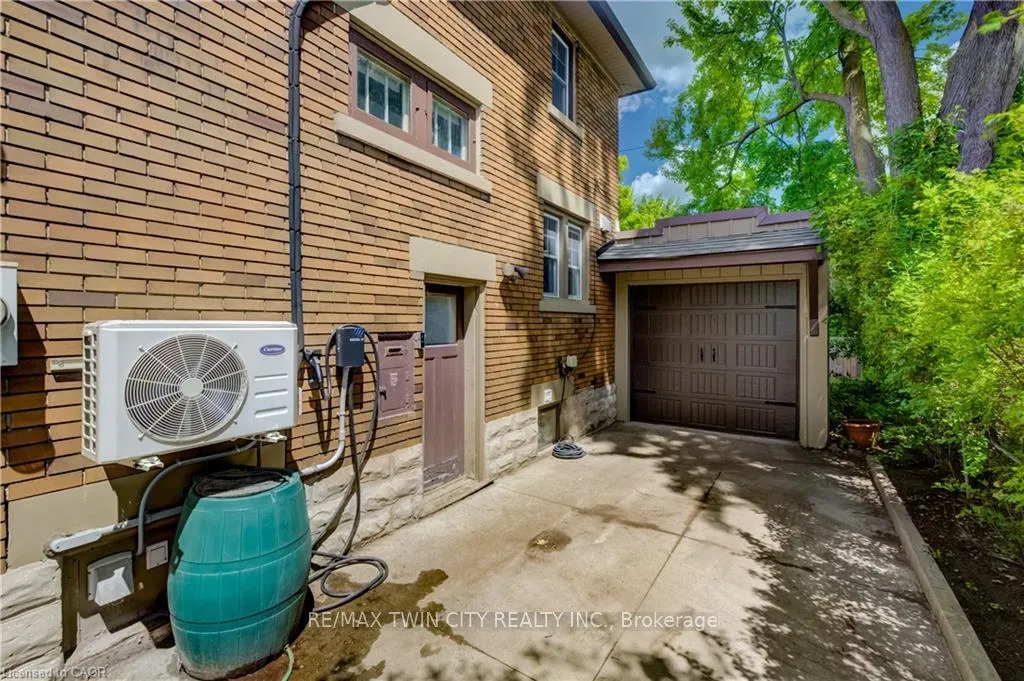 Photo 42 of 90 Brock Street, Kitchener, Victoria Park — HOMEH