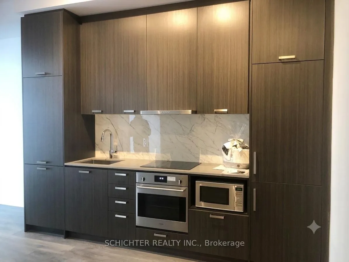 Photo 2 of Unit 521, 38 Honeycrisp Crescent, Vaughan, Vaughan Corporate Centre — HOMEH