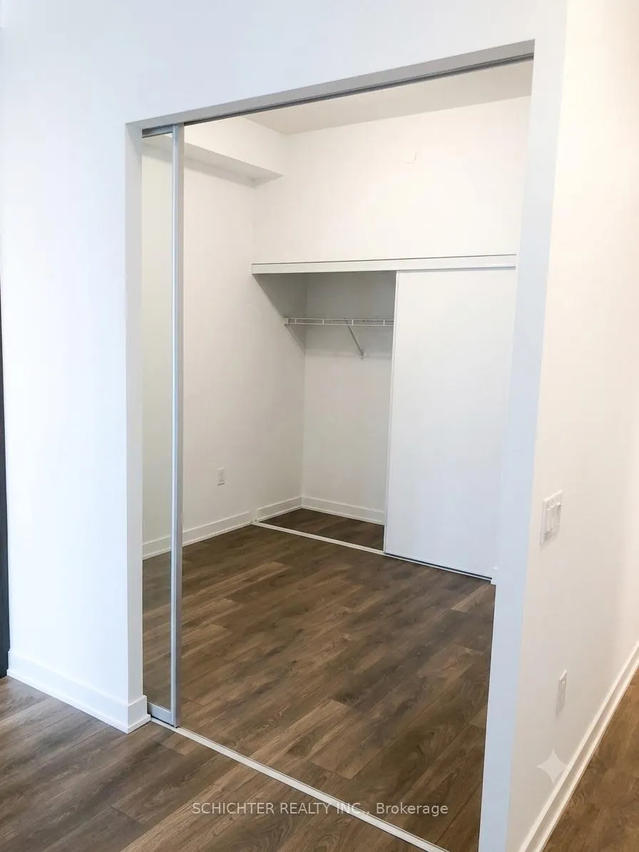 Photo 7 of Unit 521, 38 Honeycrisp Crescent, Vaughan, Vaughan Corporate Centre — HOMEH