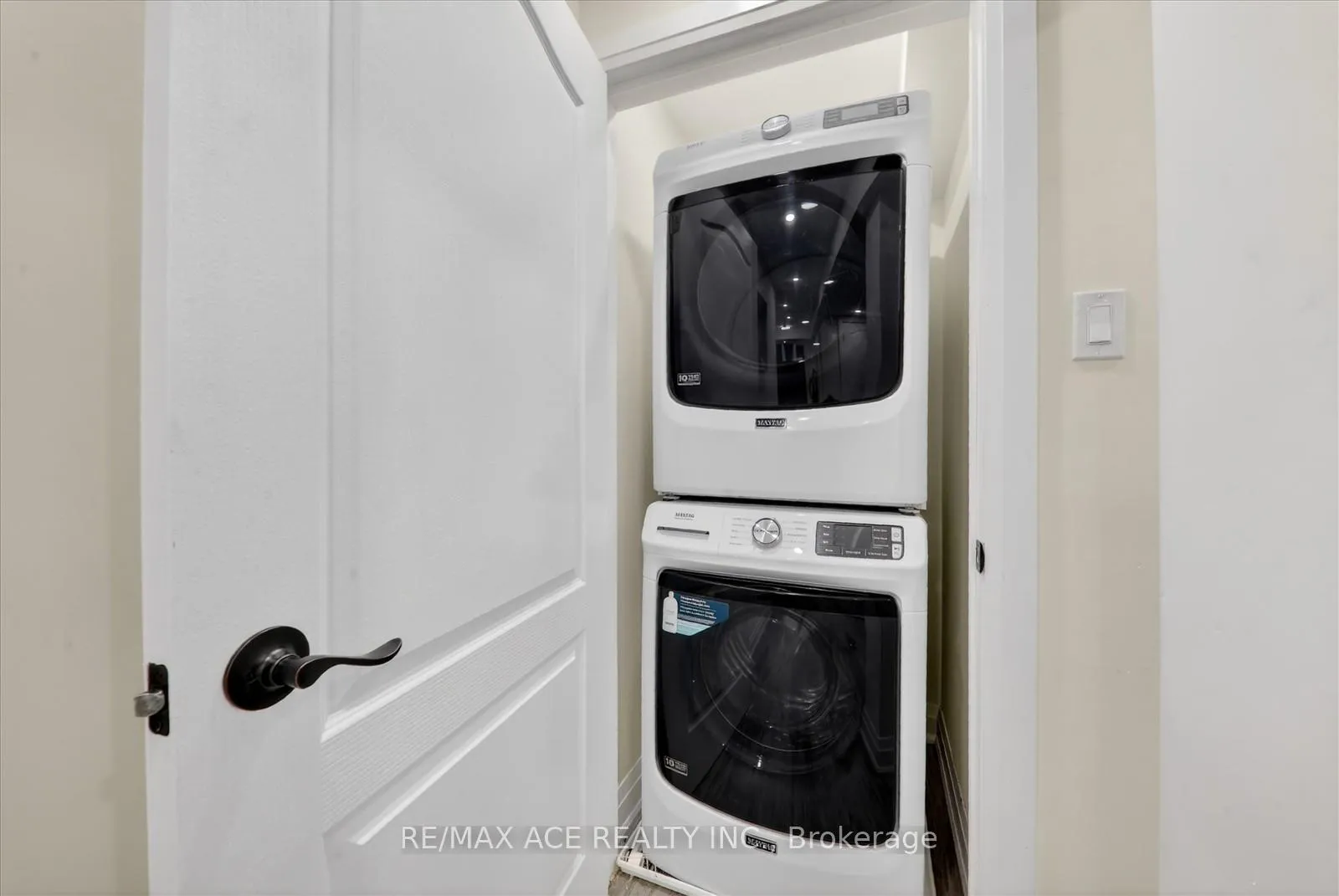 Photo 34 of 23 Appleview Road, Markham, Greensborough — HOMEH