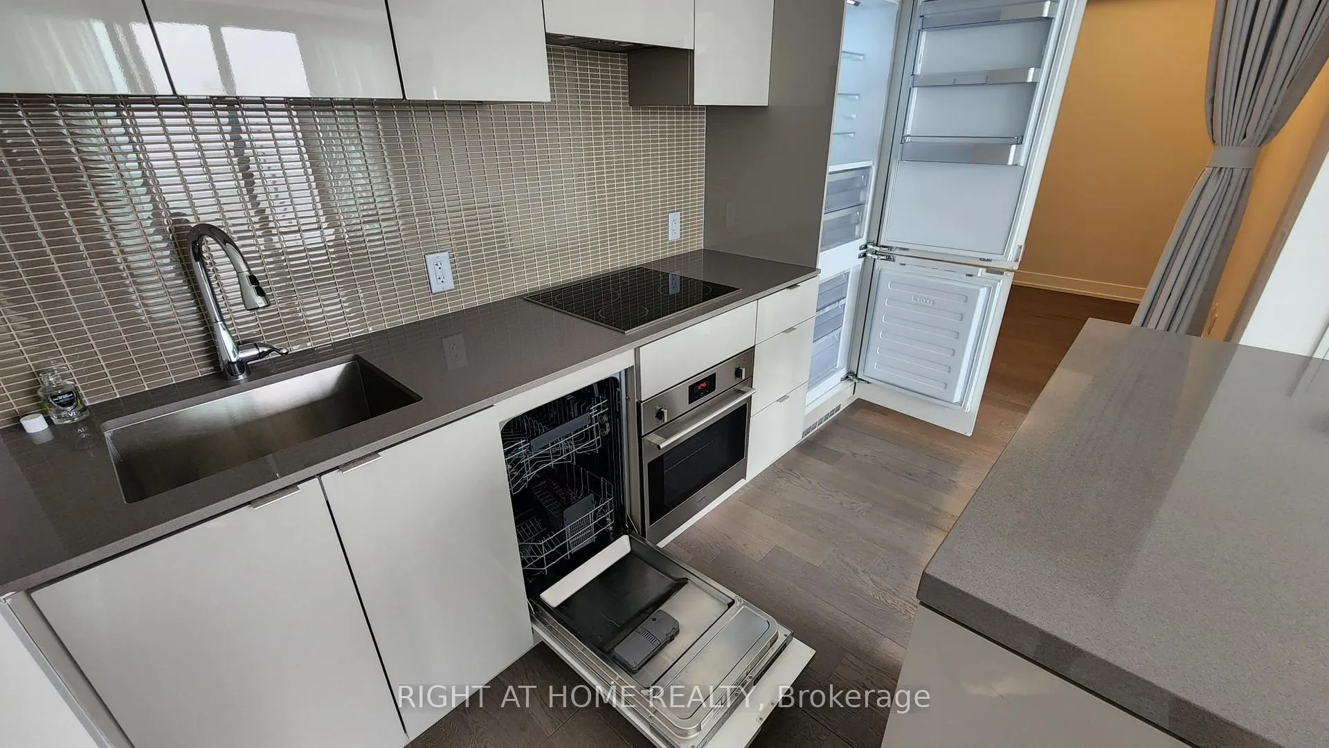 Photo 24 of Unit 4609, 7 grenville Street, Toronto, Bay Street Corridor — HOMEH