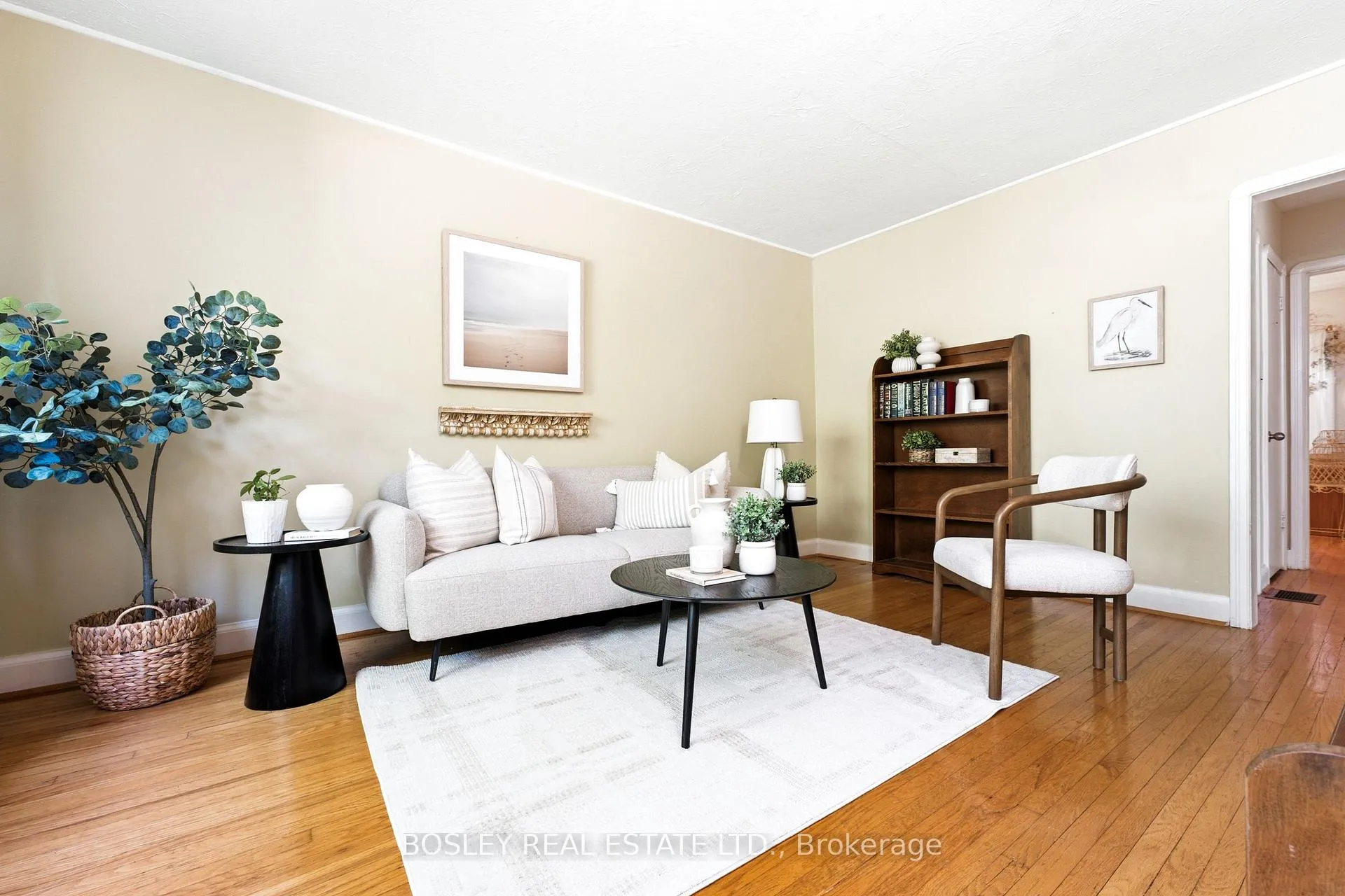 Photo 3 of 121 Presley Avenue, Scarborough, Clairlea-Birchmount — HOMEH