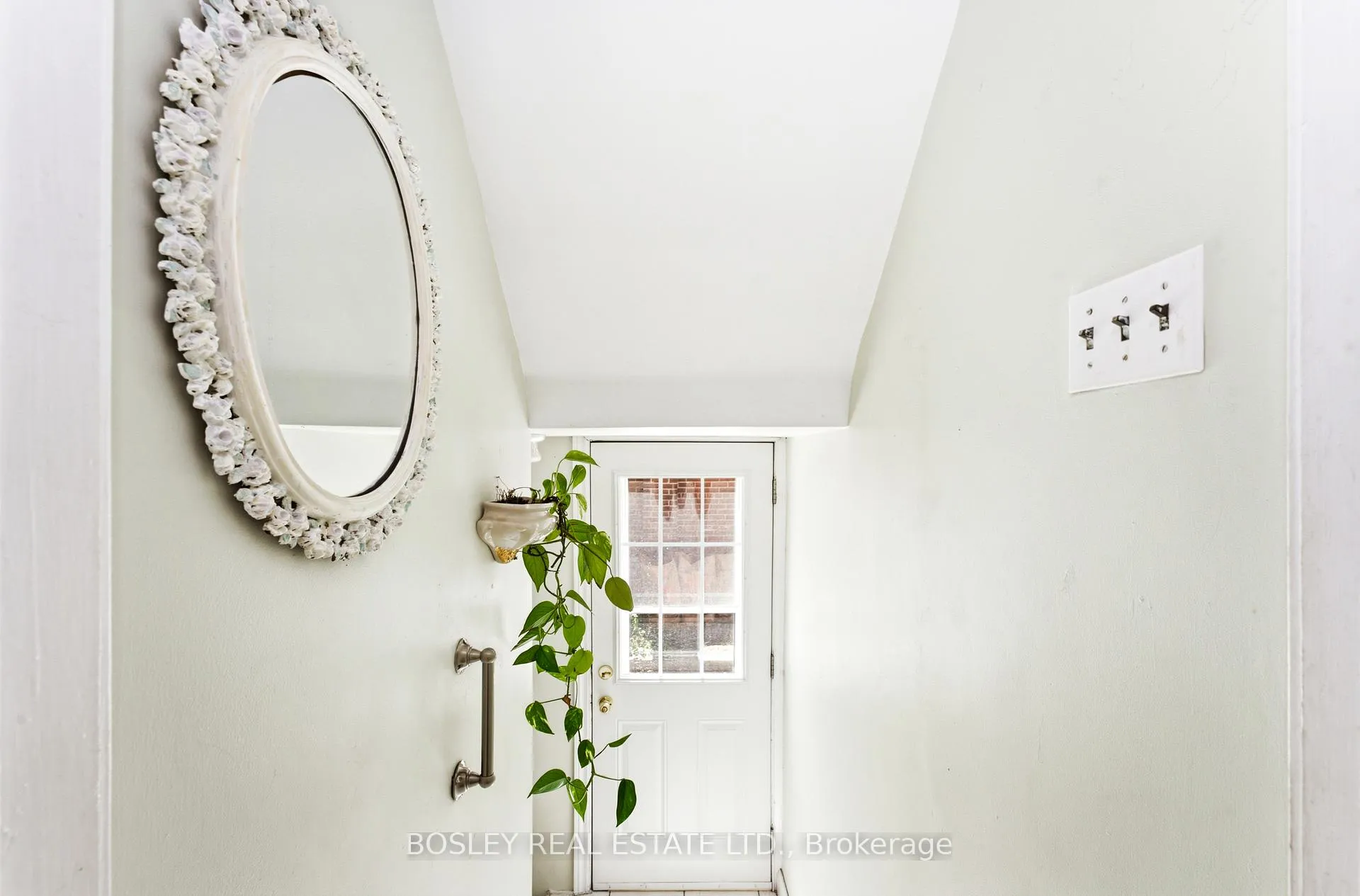 Photo 21 of 121 Presley Avenue, Scarborough, Clairlea-Birchmount — HOMEH