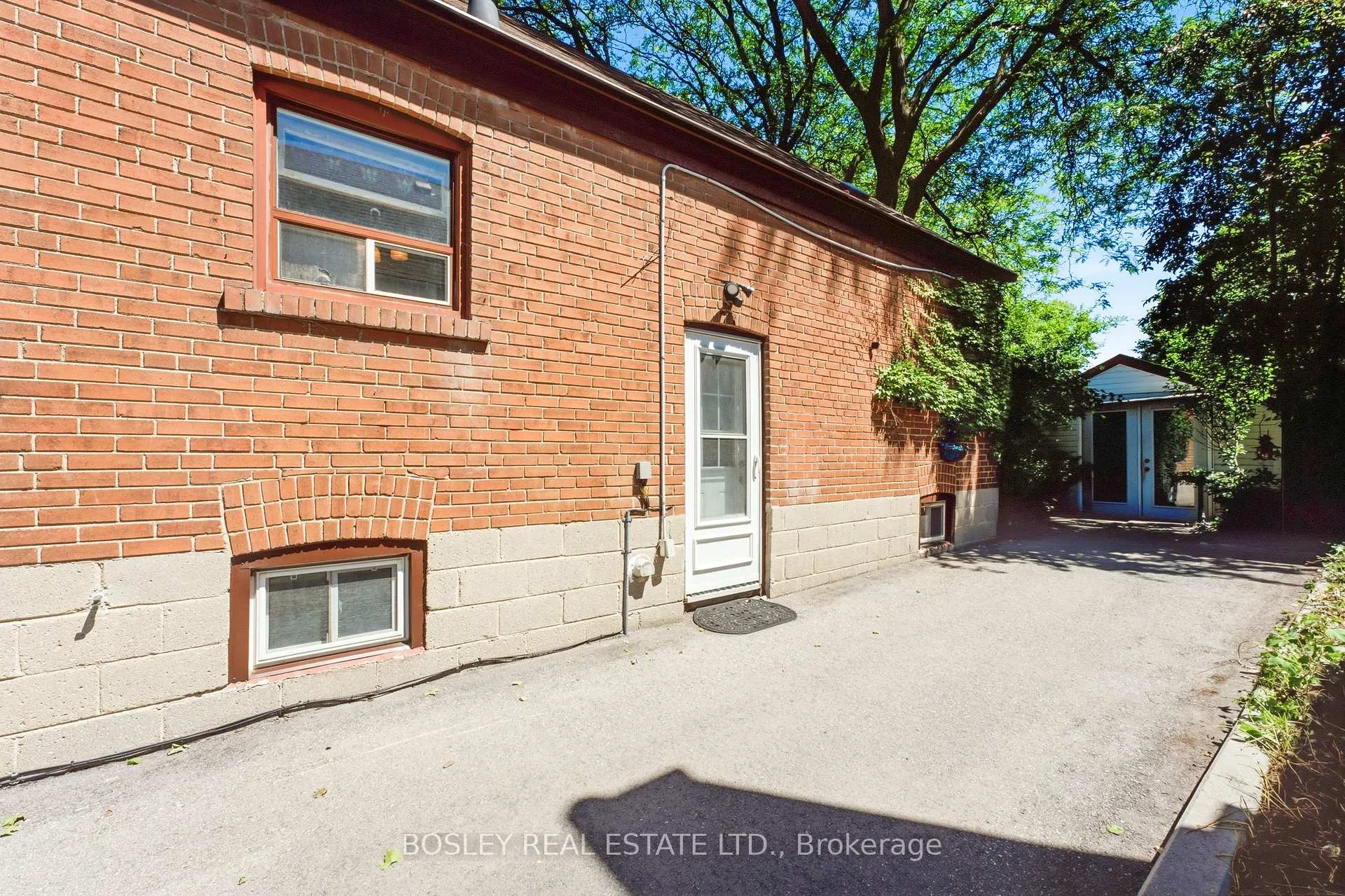 Photo 32 of 121 Presley Avenue, Scarborough, Clairlea-Birchmount — HOMEH