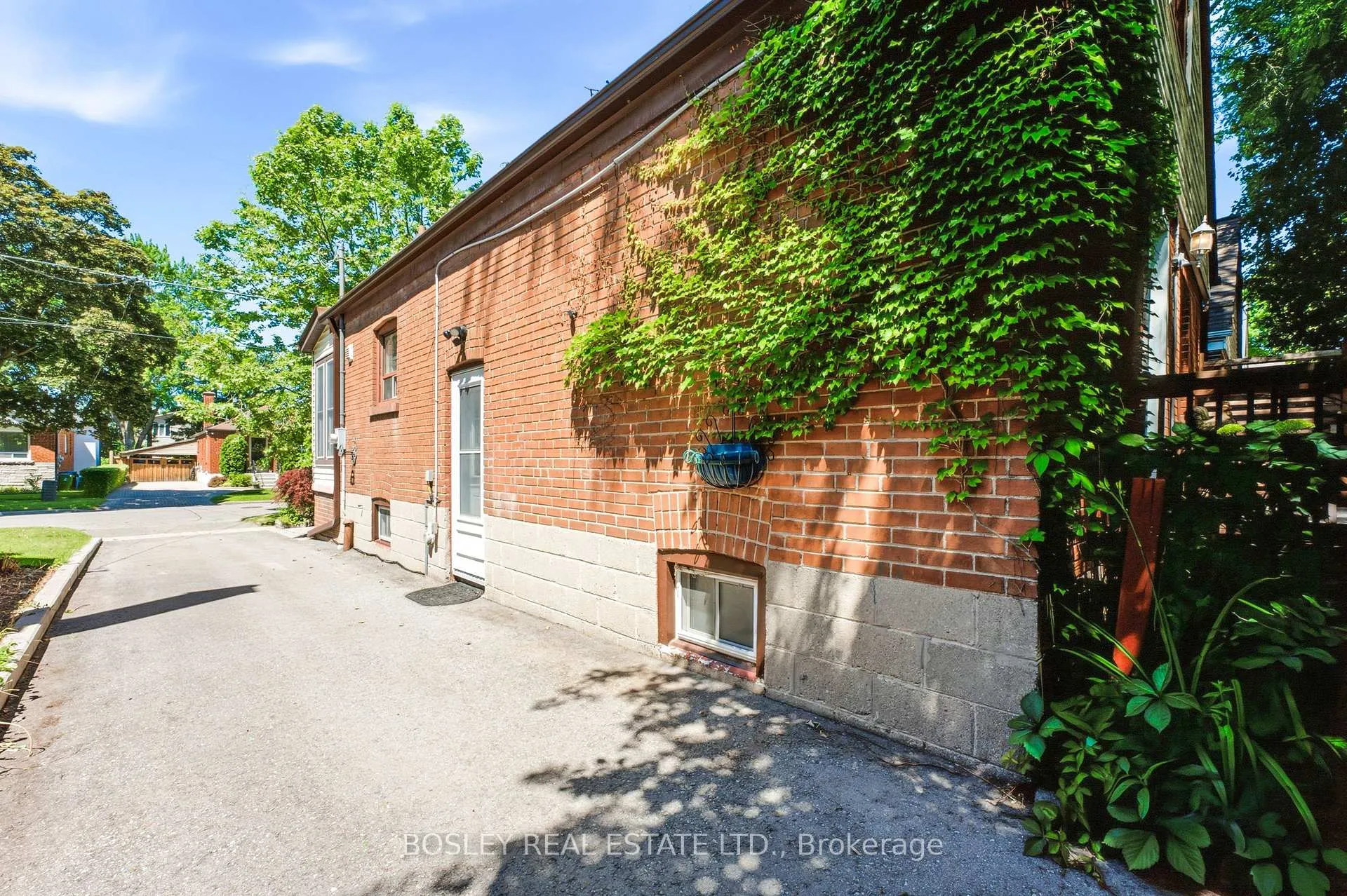 Photo 33 of 121 Presley Avenue, Scarborough, Clairlea-Birchmount — HOMEH