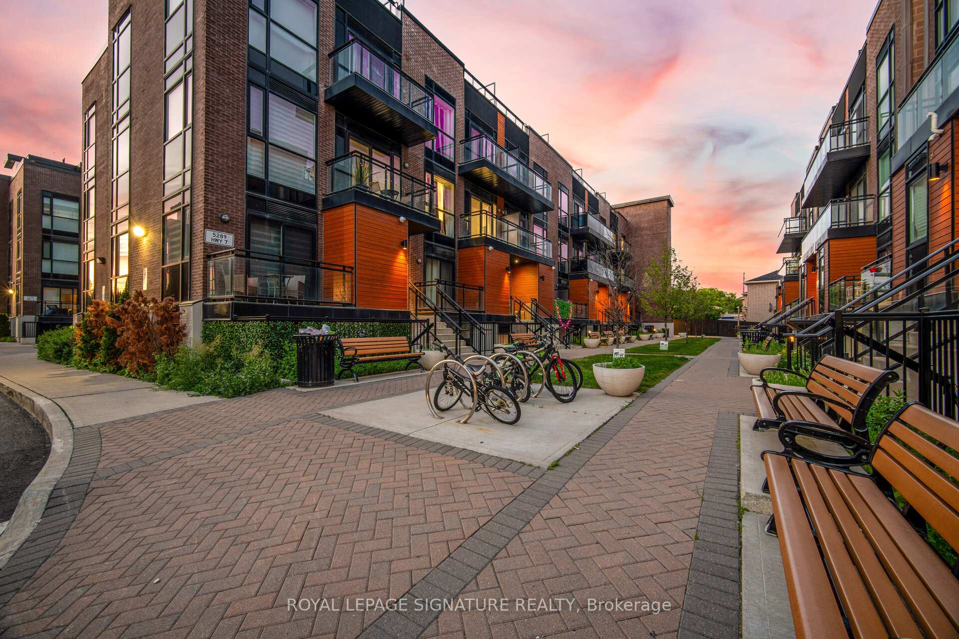 Photo 4 of Unit D-603, 5289 Highway 7, Vaughan, Vaughan Grove — HOMEH