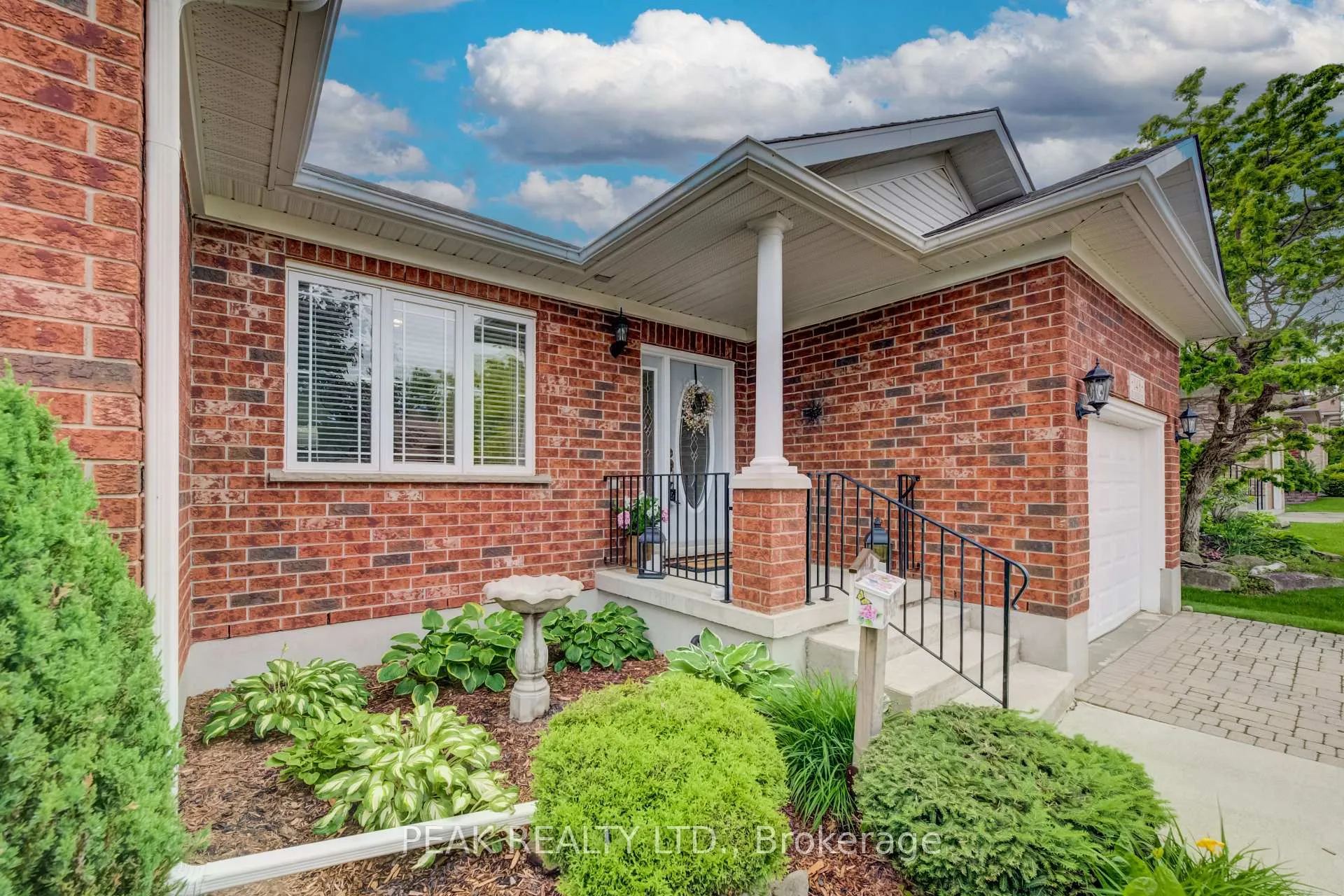 Photo 2 of 148 Devonshire Drive, Wilmot, New Hamburg — HOMEH