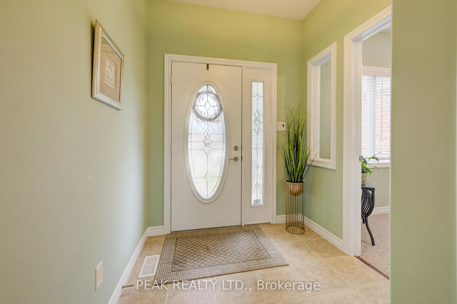 Photo 3 of 148 Devonshire Drive, Wilmot, New Hamburg — HOMEH