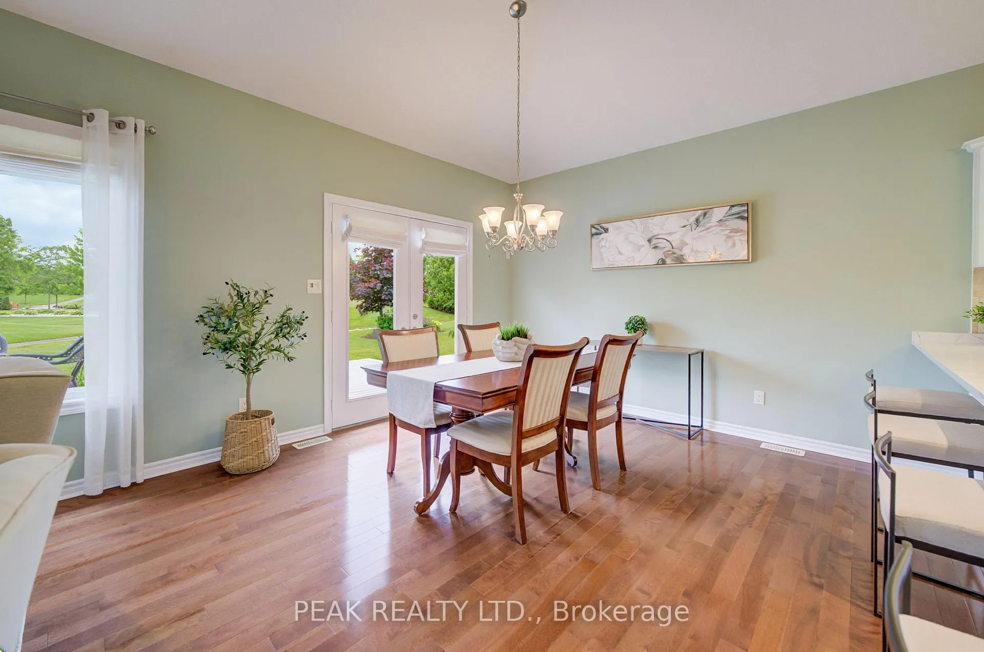 Photo 11 of 148 Devonshire Drive, Wilmot, New Hamburg — HOMEH
