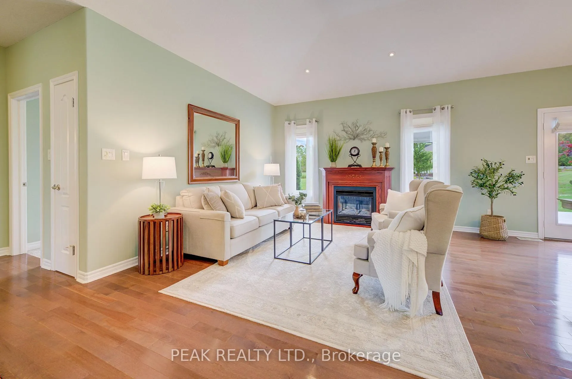 Photo 14 of 148 Devonshire Drive, Wilmot, New Hamburg — HOMEH
