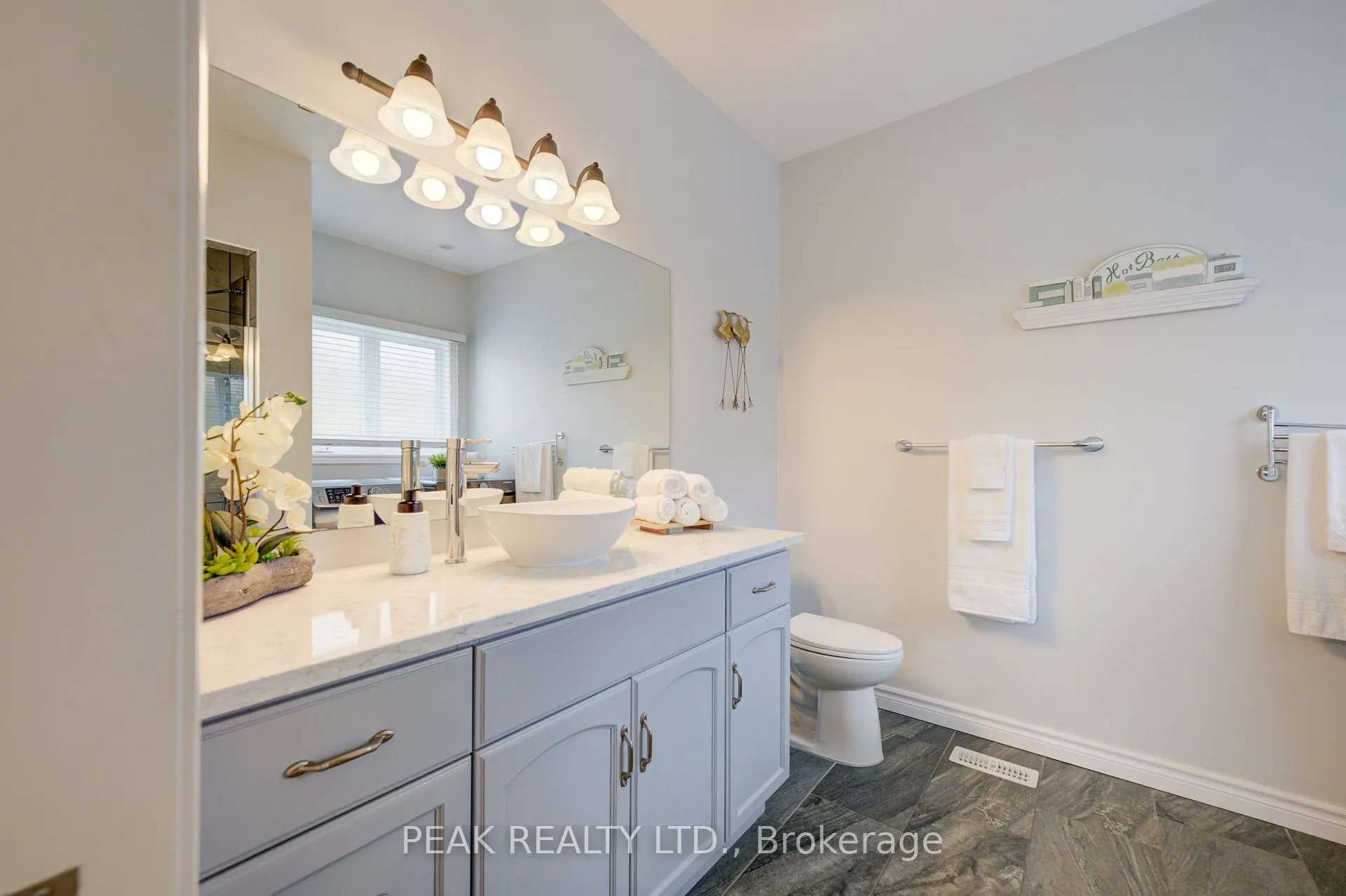 Photo 21 of 148 Devonshire Drive, Wilmot, New Hamburg — HOMEH
