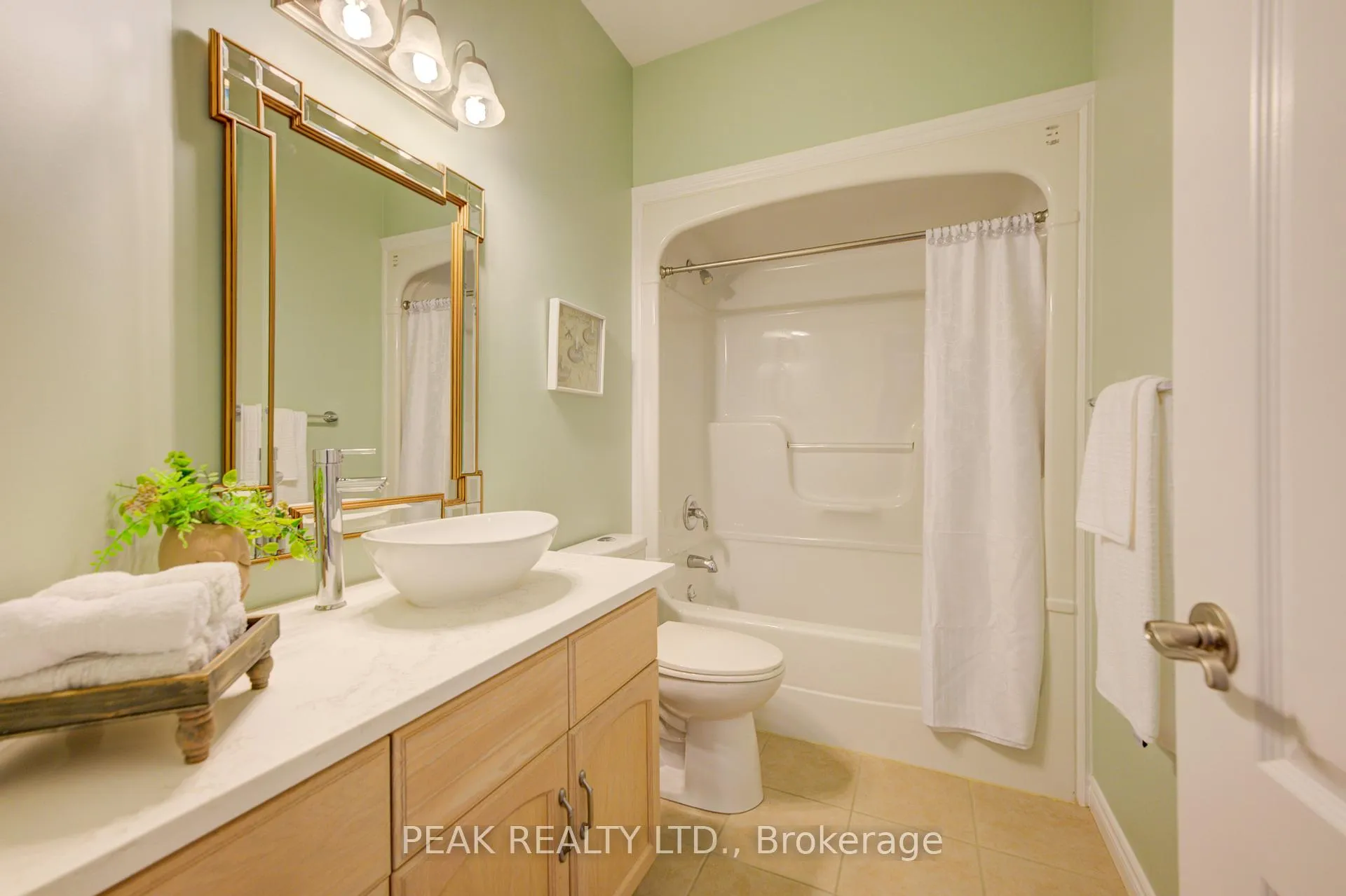 Photo 27 of 148 Devonshire Drive, Wilmot, New Hamburg — HOMEH