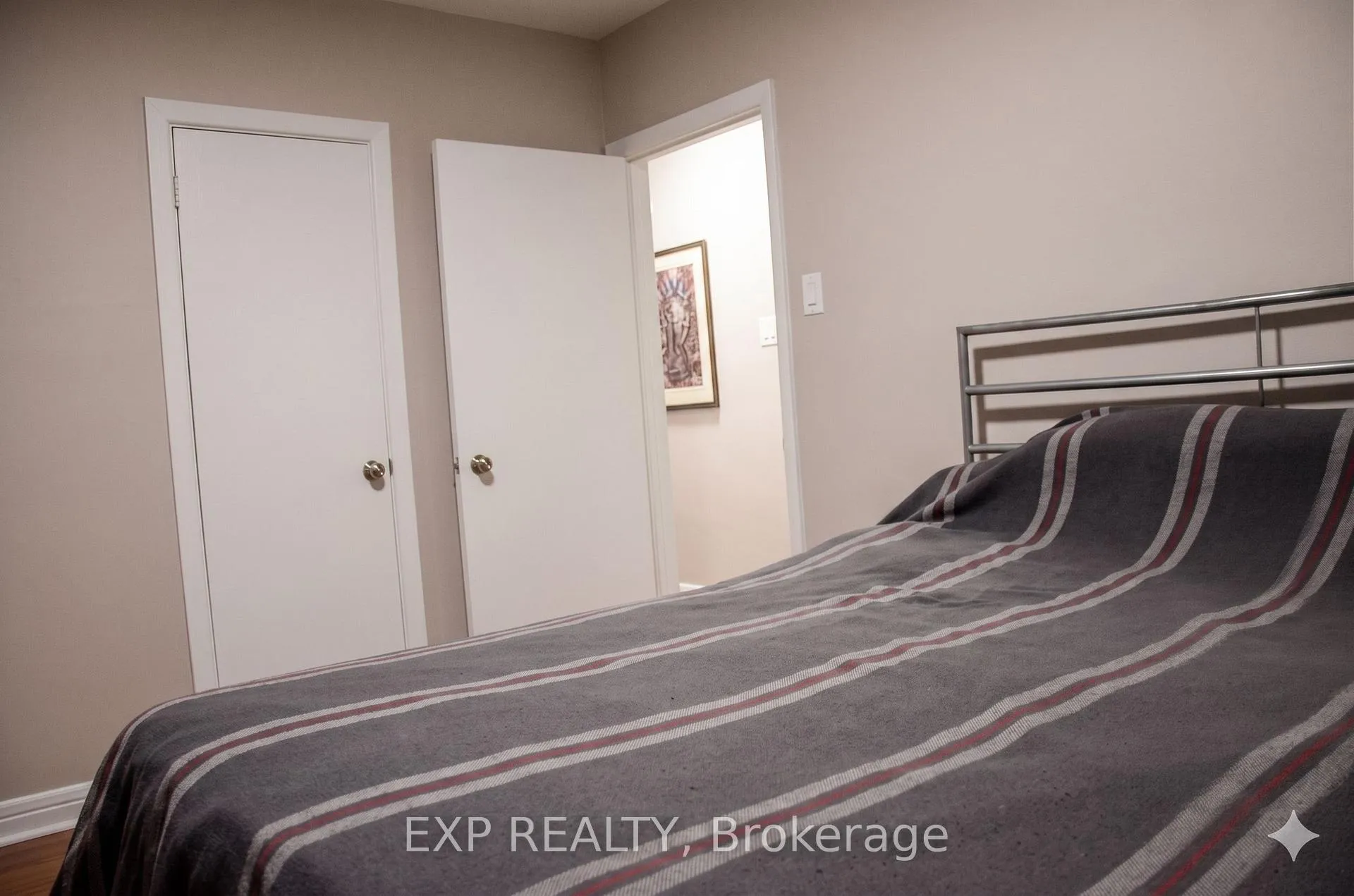Photo 18 of 42 Lavergne Street, Ottawa, Vanier — HOMEH