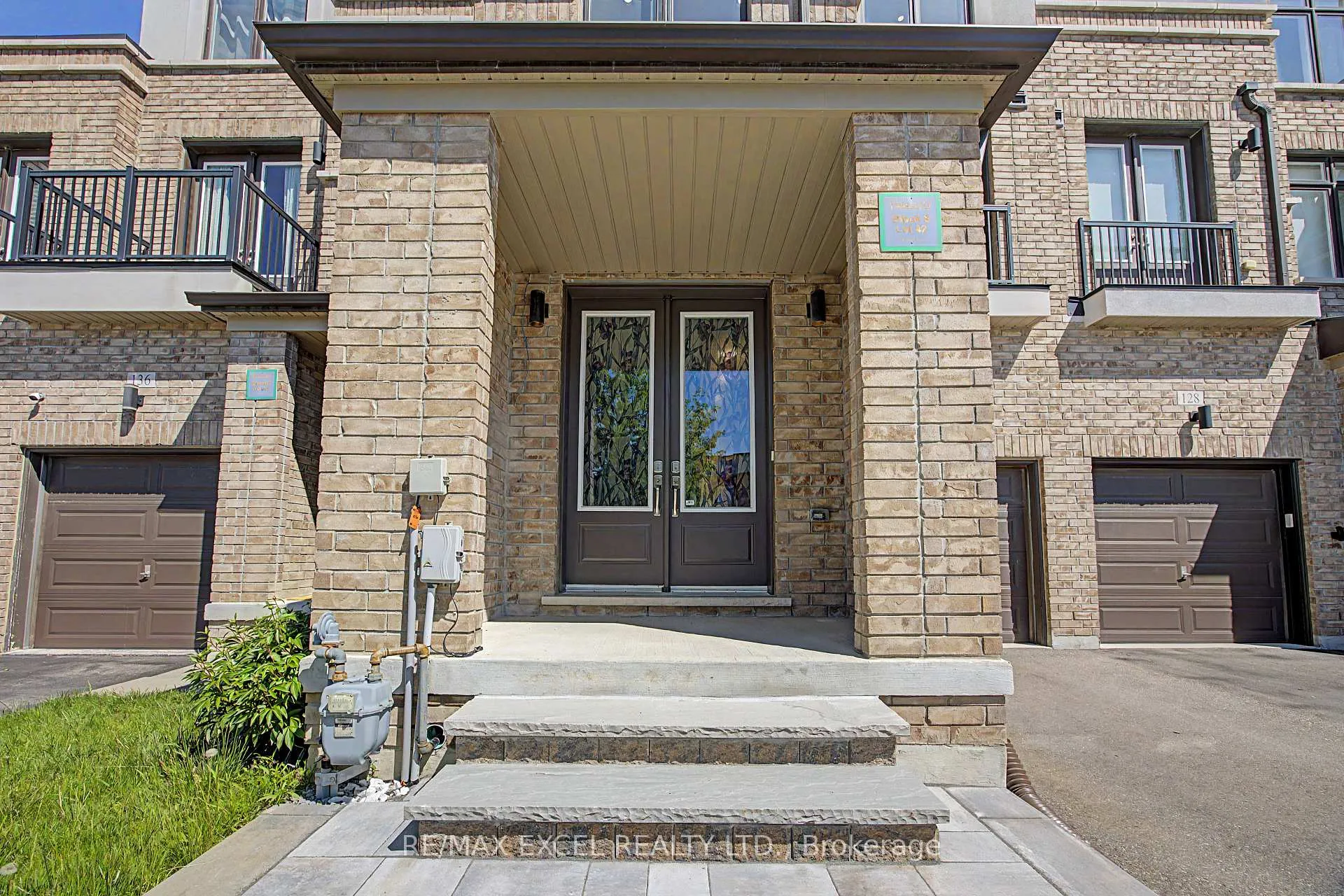 Photo 3 of 132 Elyse Court, Aurora, Bayview Northeast — HOMEH