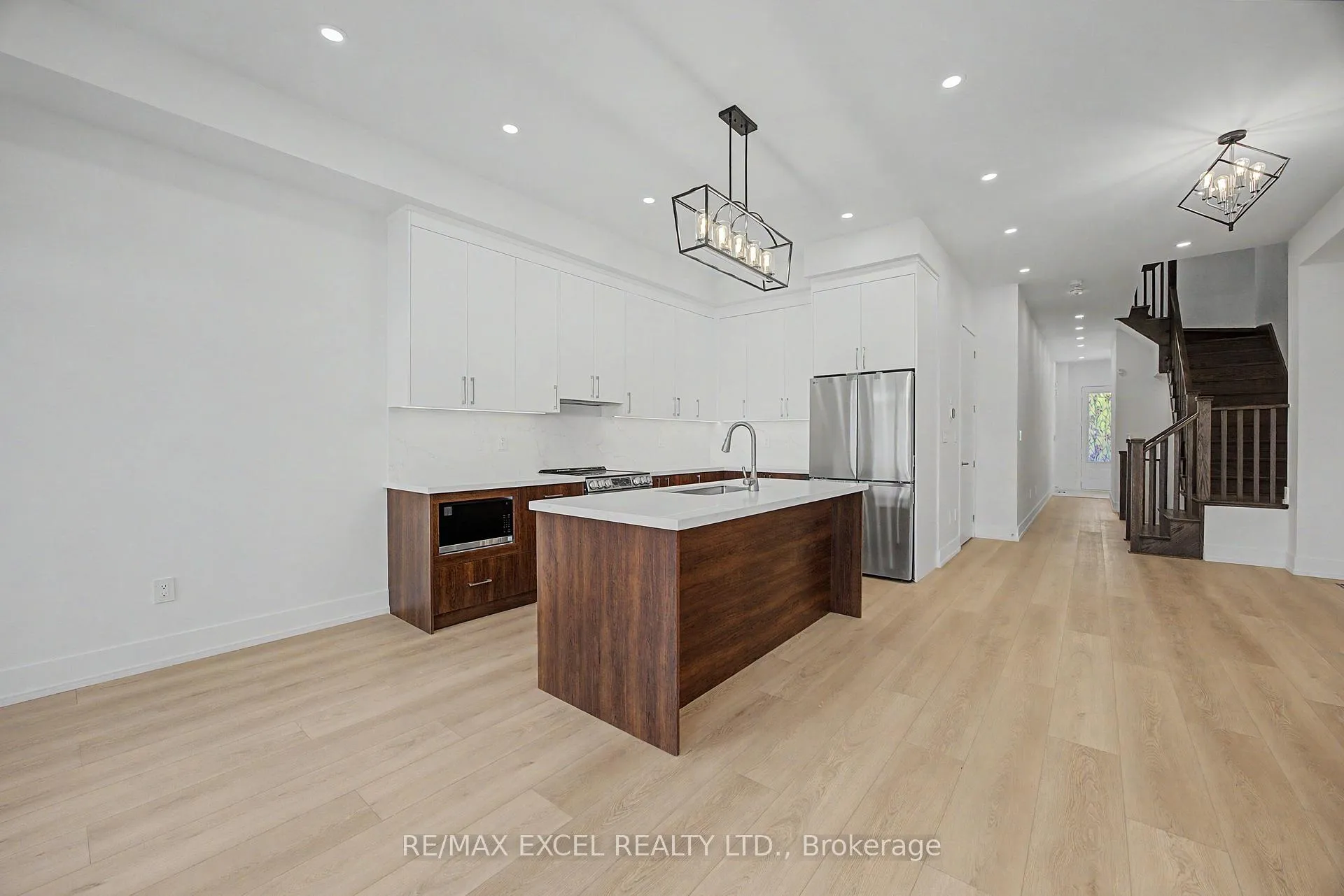 Photo 8 of 132 Elyse Court, Aurora, Bayview Northeast — HOMEH