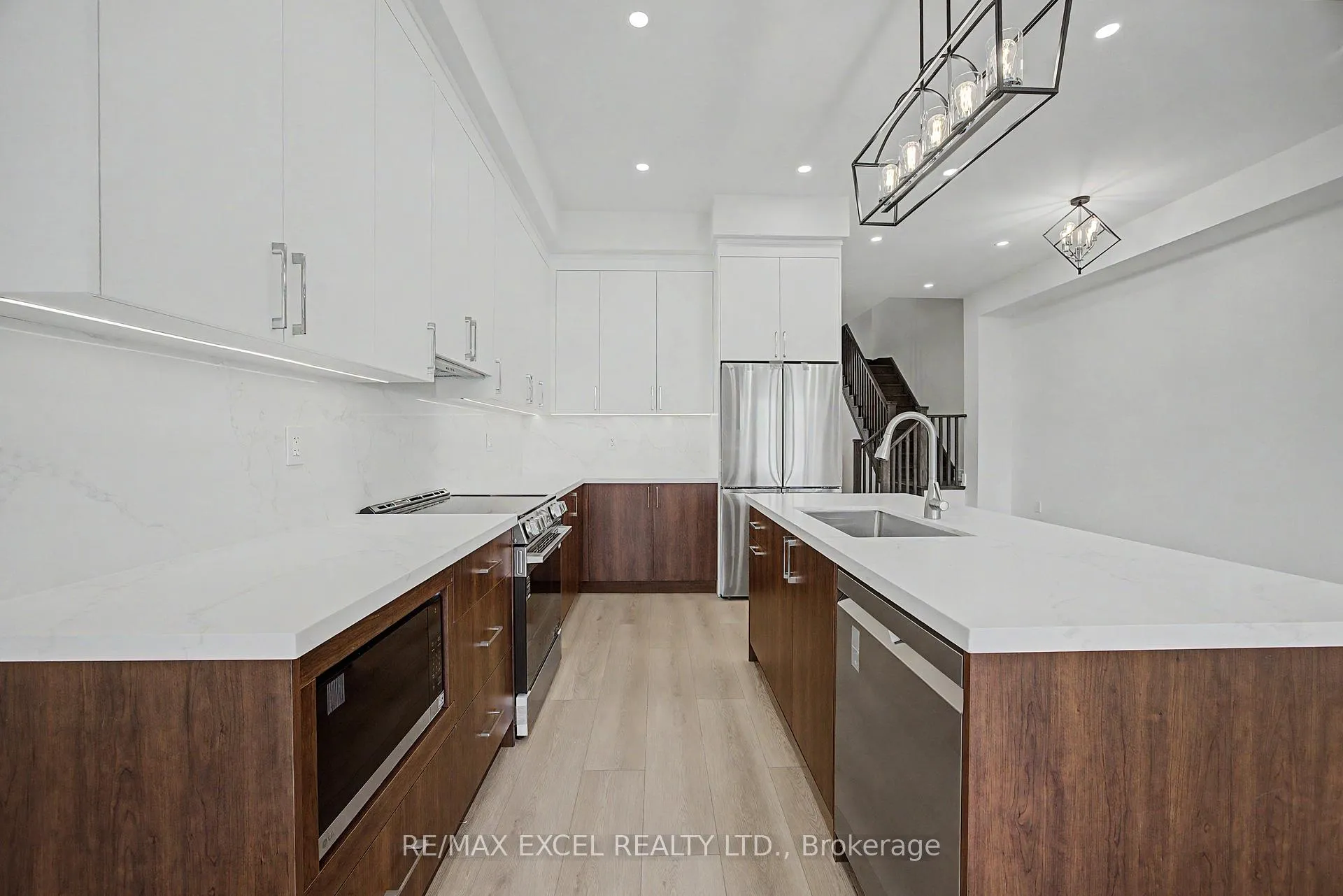 Photo 9 of 132 Elyse Court, Aurora, Bayview Northeast — HOMEH