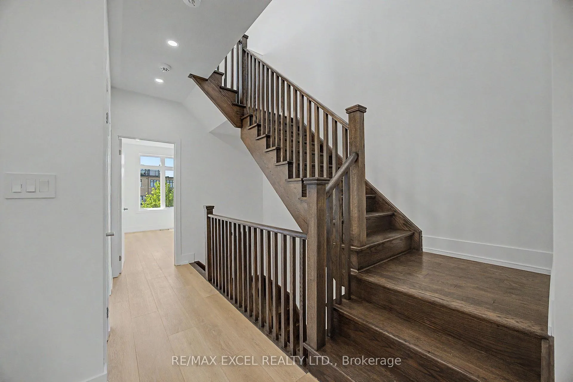 Photo 16 of 132 Elyse Court, Aurora, Bayview Northeast — HOMEH