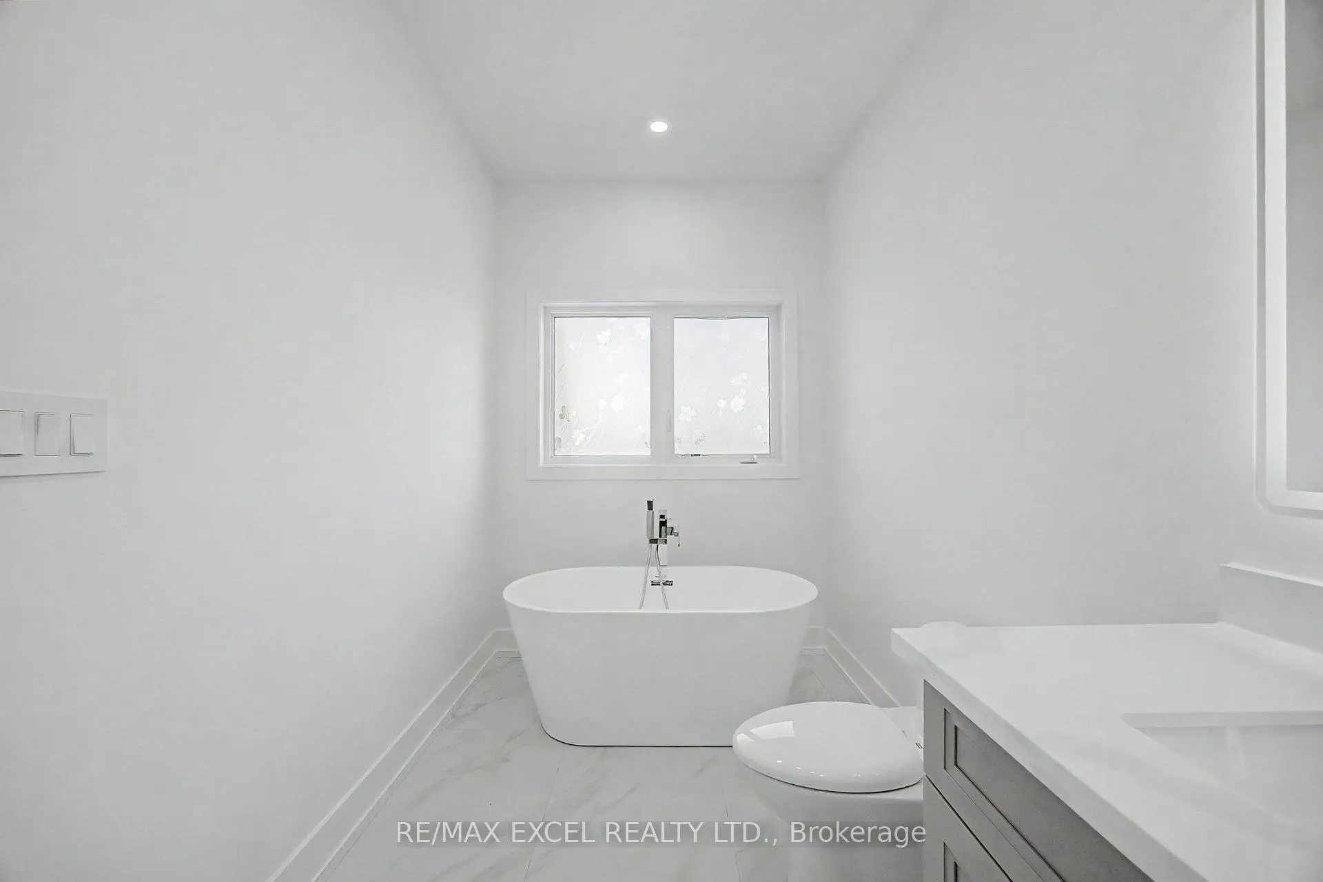 Photo 23 of 132 Elyse Court, Aurora, Bayview Northeast — HOMEH