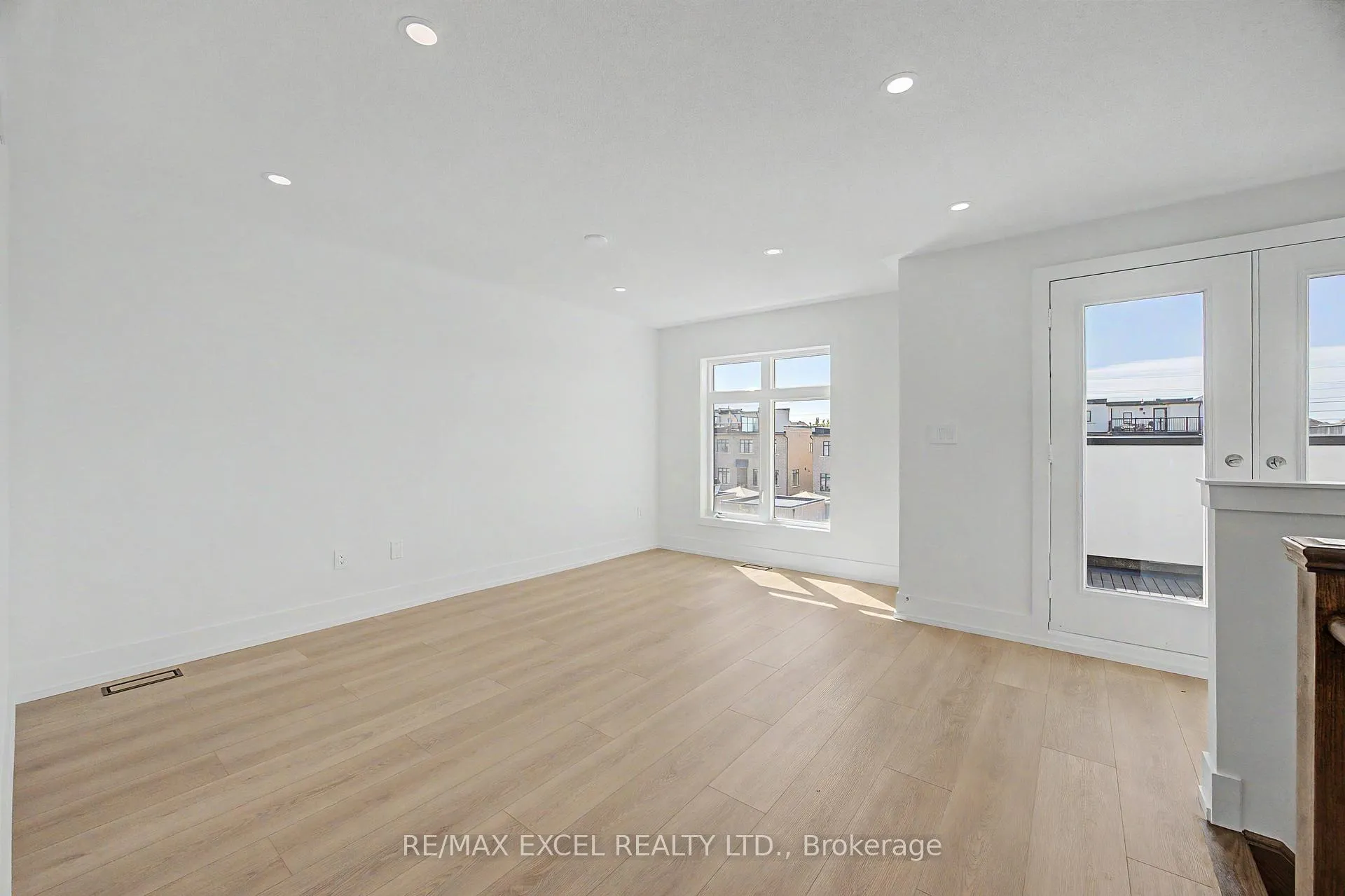 Photo 25 of 132 Elyse Court, Aurora, Bayview Northeast — HOMEH
