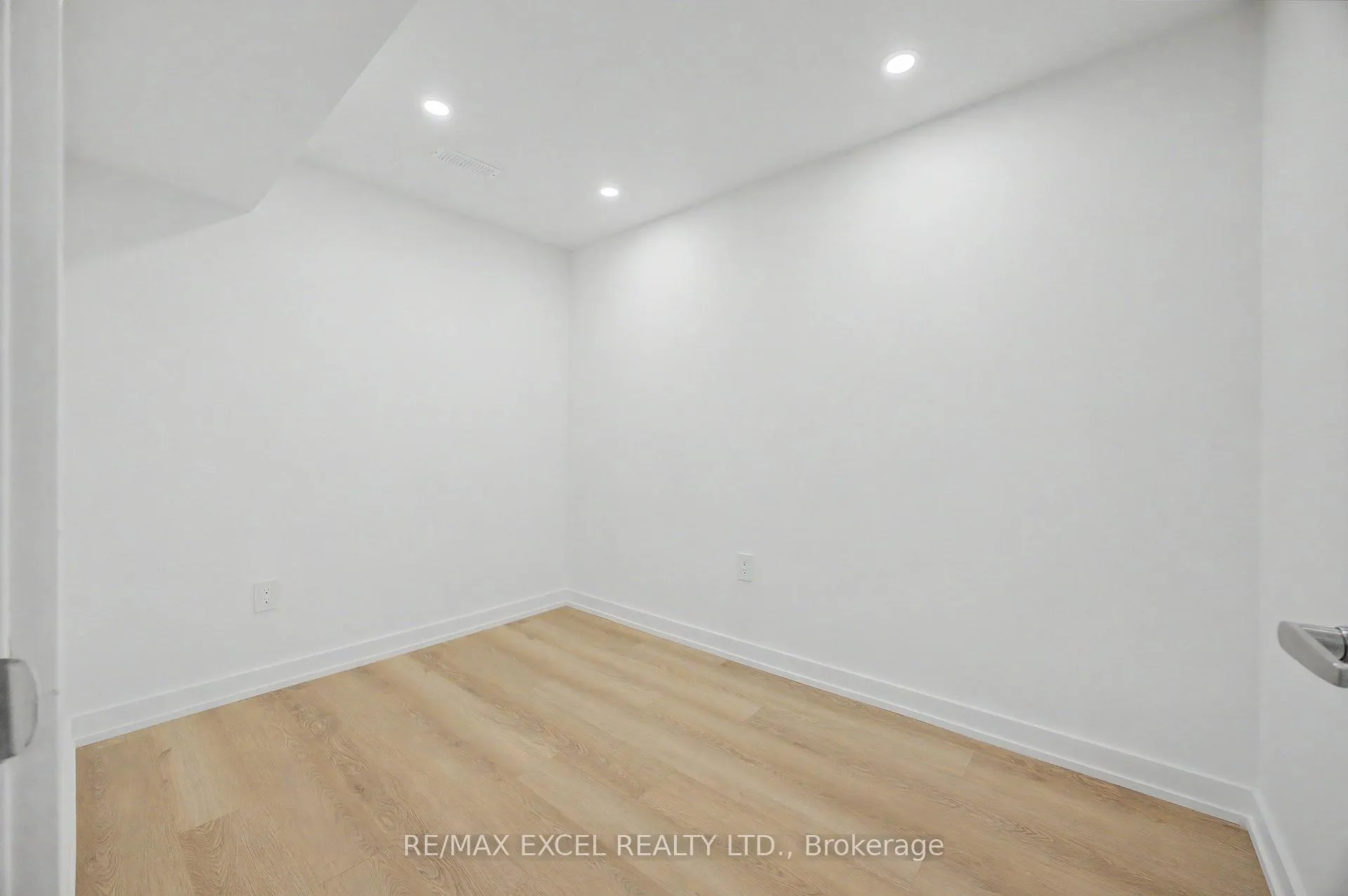 Photo 35 of 132 Elyse Court, Aurora, Bayview Northeast — HOMEH