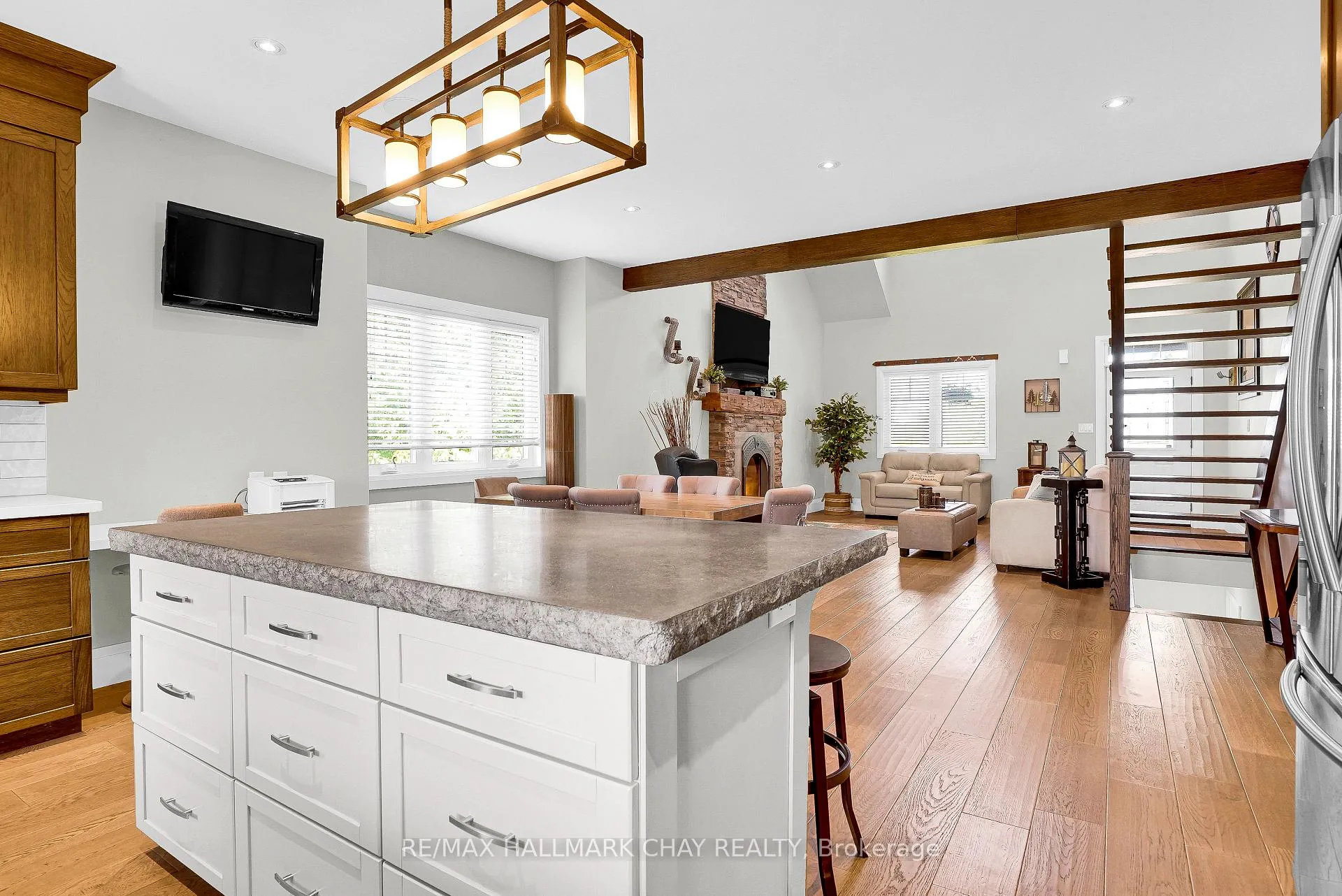Photo 10 of 1573 County 6 Road S, Springwater, Rural Springwater — HOMEH