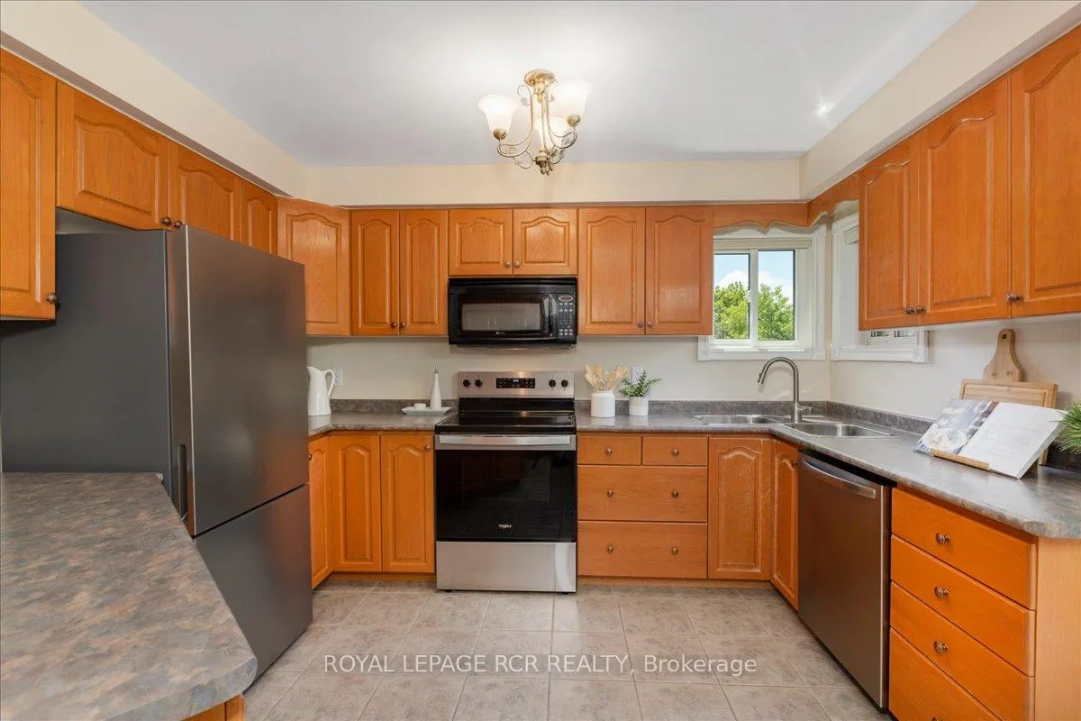 Photo 10 of 104 Carrick Avenue, Georgina, Keswick North — HOMEH