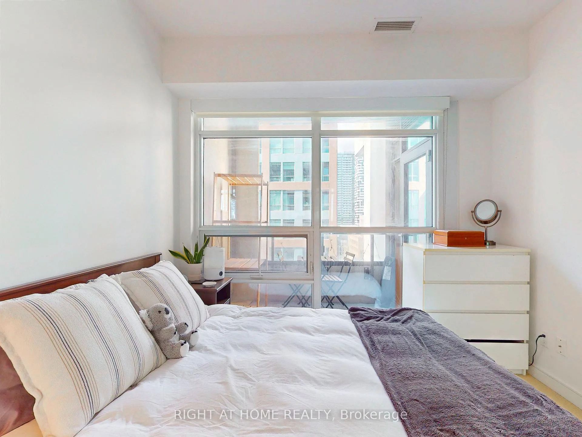 Photo 19 of Unit 1904, 88 Scott Street, Toronto, Church-Yonge Corridor — HOMEH