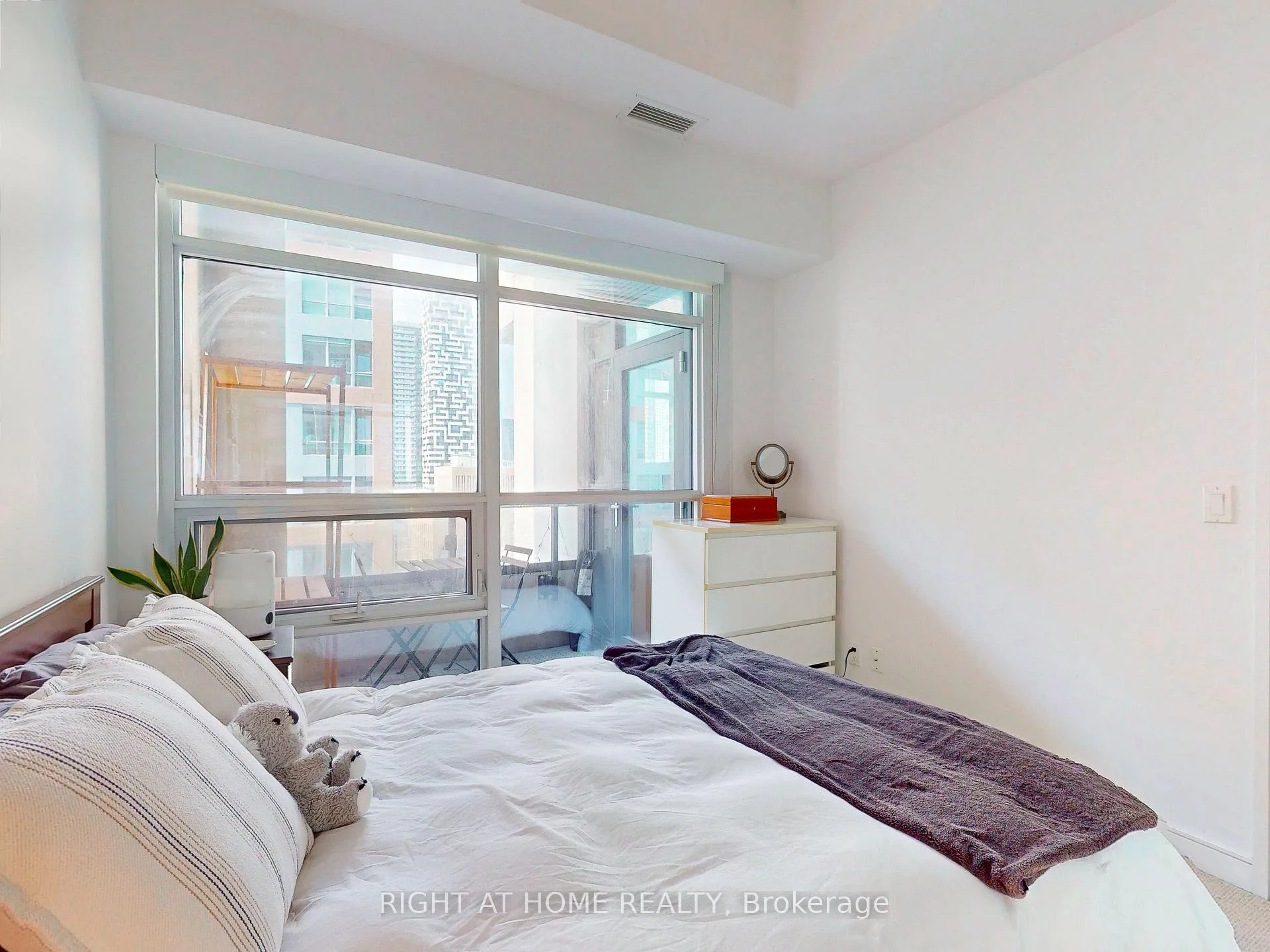 Photo 20 of Unit 1904, 88 Scott Street, Toronto, Church-Yonge Corridor — HOMEH