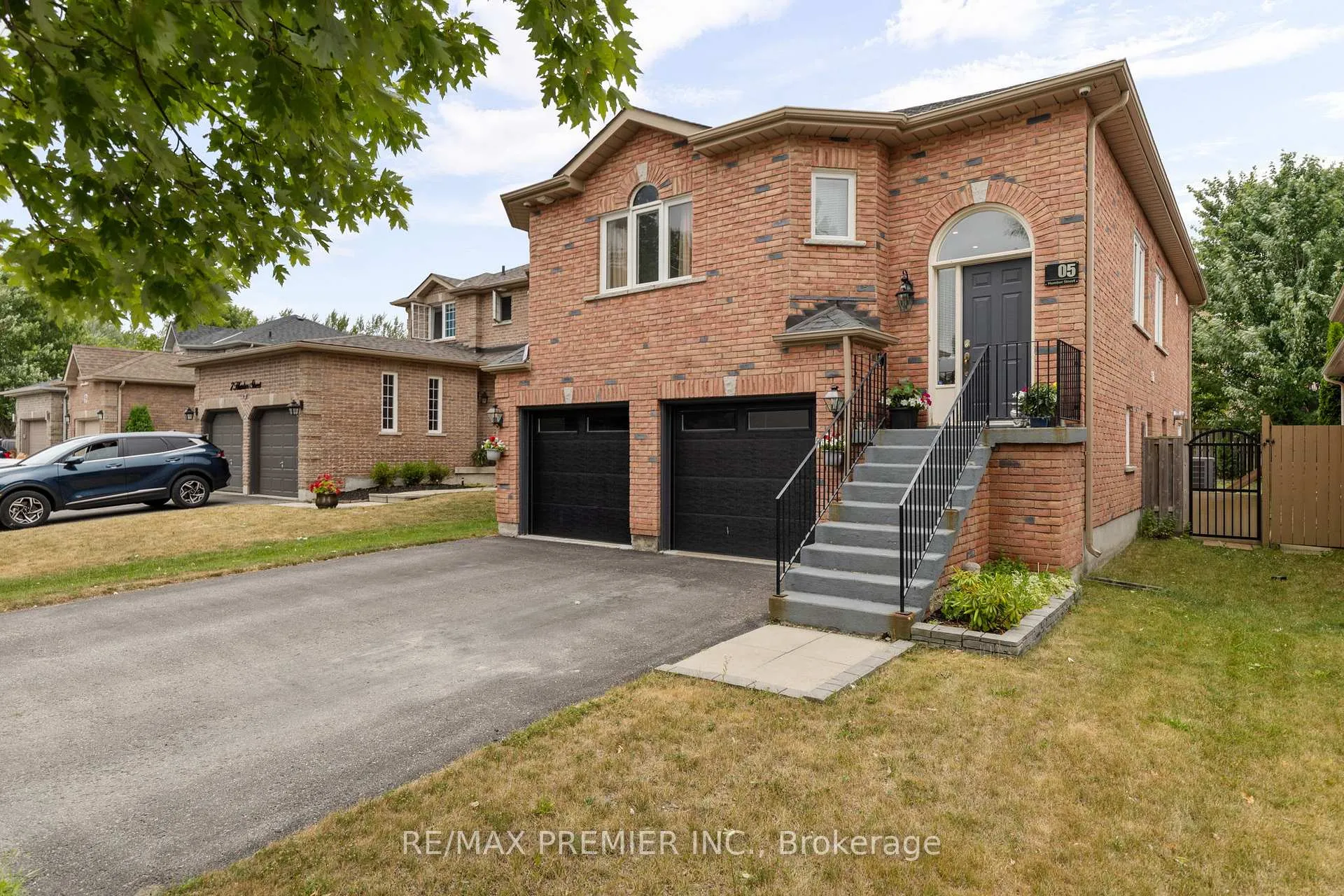 Photo 3 of 5 Humber Street, Barrie, Ardagh — HOMEH