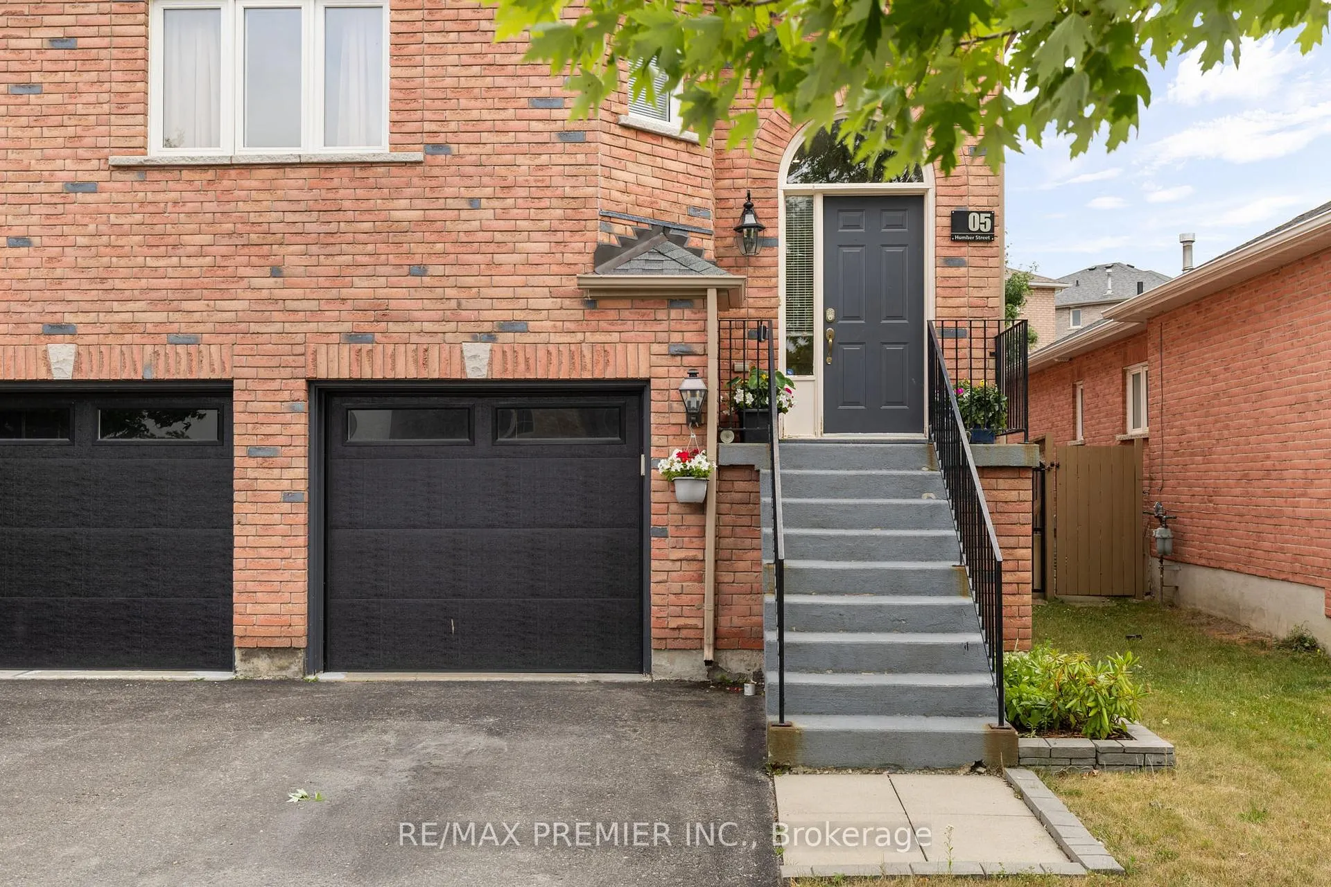 Photo 4 of 5 Humber Street, Barrie, Ardagh — HOMEH