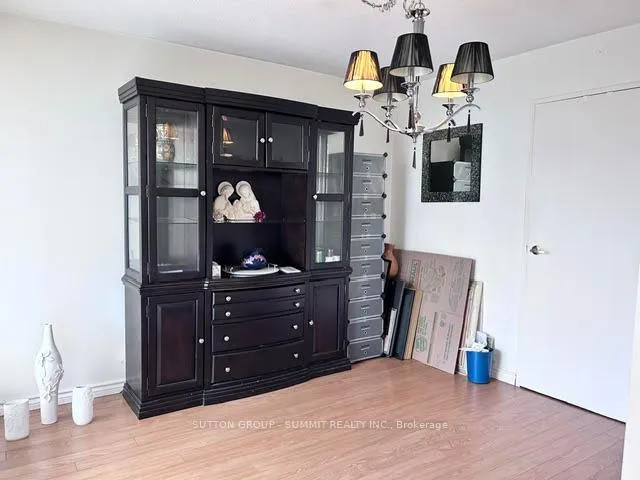 Photo 7 of Unit 408, 3590 Kaneff Crescent, Mississauga, Mississauga Valleys — HOMEH