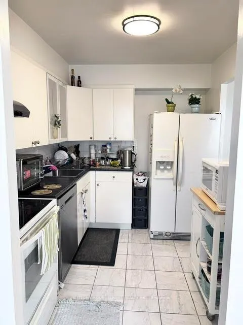 Photo 9 of Unit 408, 3590 Kaneff Crescent, Mississauga, Mississauga Valleys — HOMEH