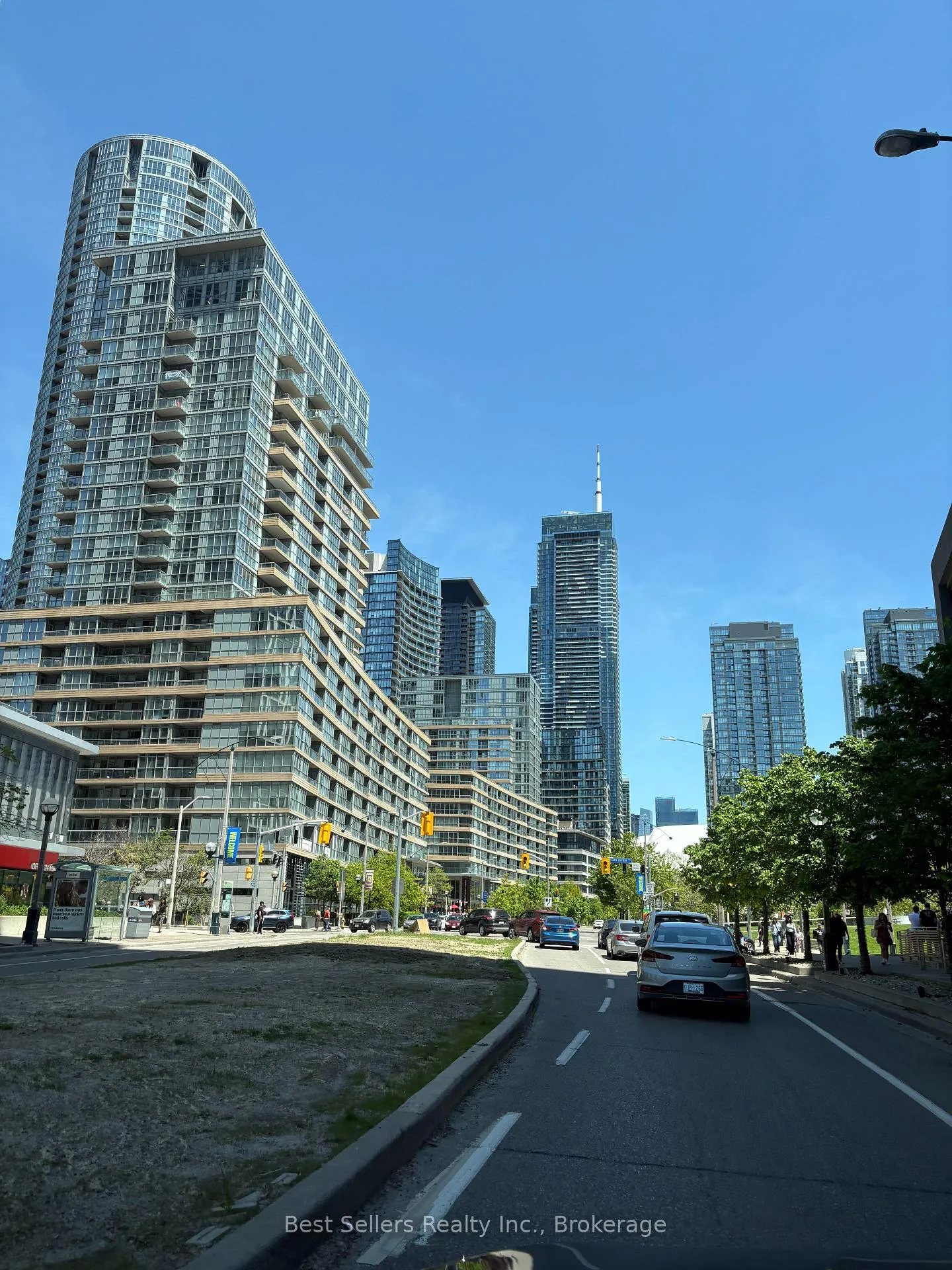 Front of Unit 1001, 4000 Spadina Avenue