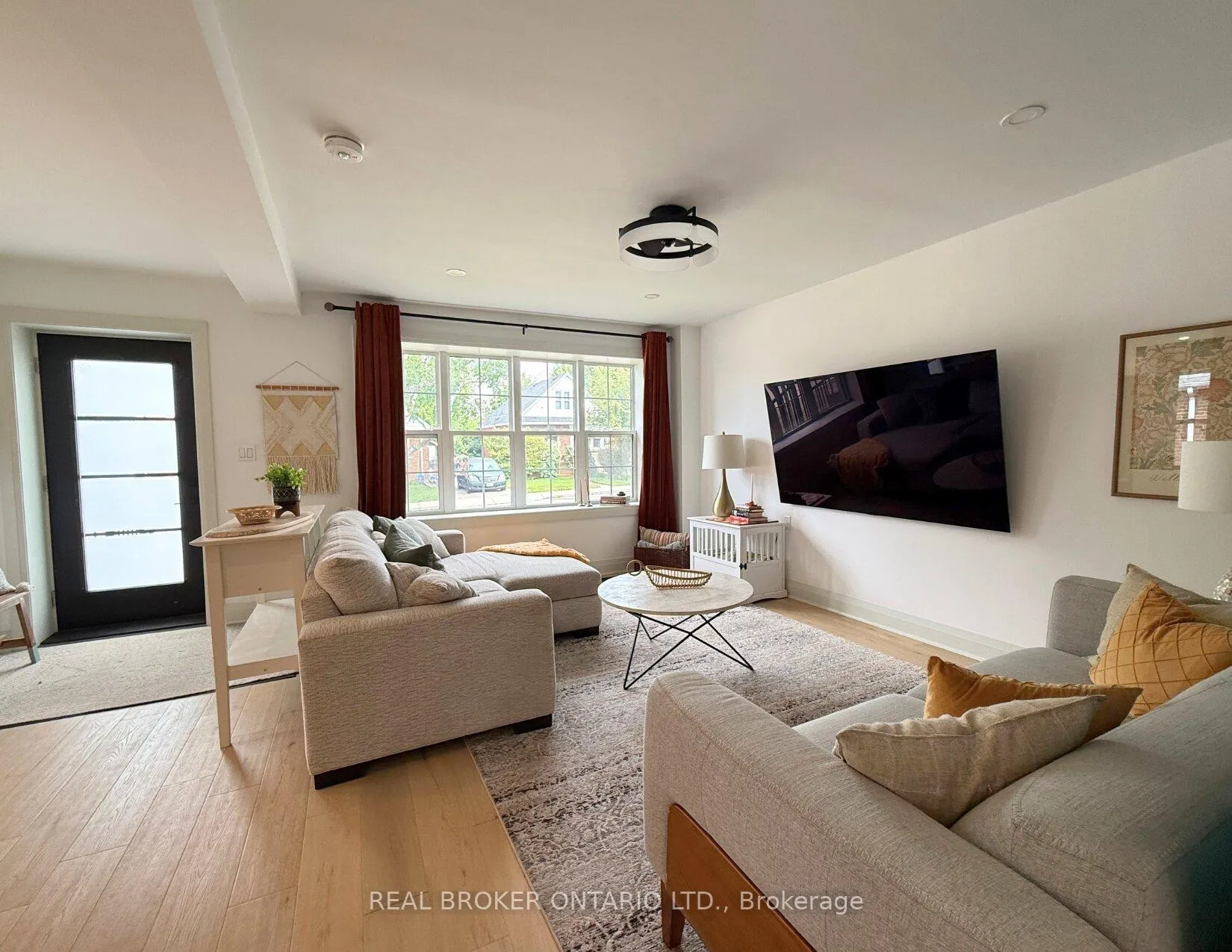 Photo 2 of Unit Upper, 286 East 18th Street, Hamilton, Inch Park — HOMEH