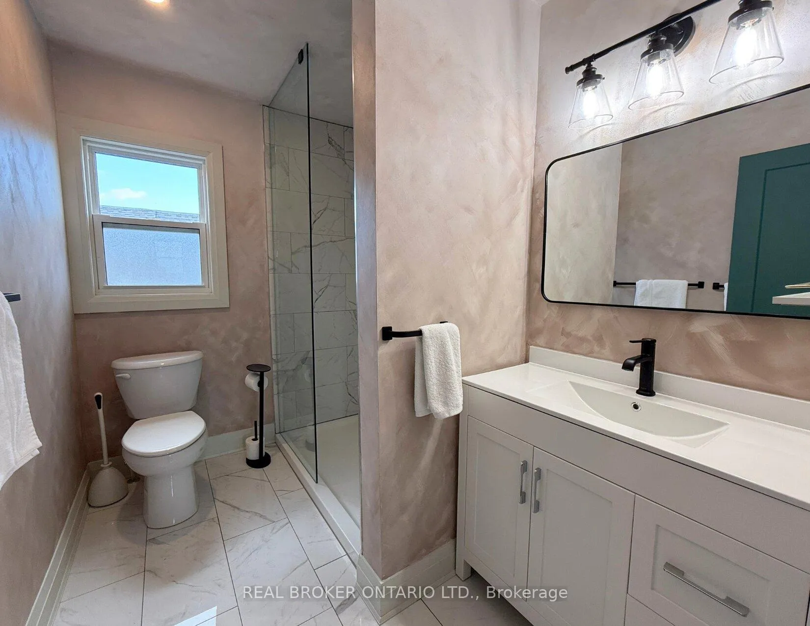 Photo 8 of Unit Upper, 286 East 18th Street, Hamilton, Inch Park — HOMEH
