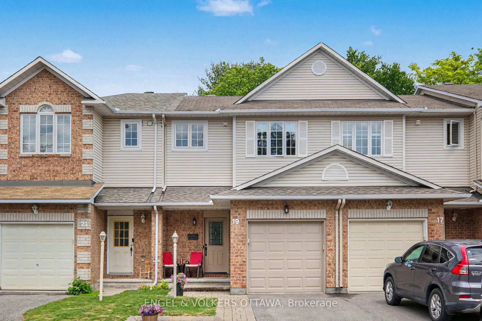 Photo 1 of 19 Riverbank Court, Ottawa, Stittsville (Central) — HOMEH