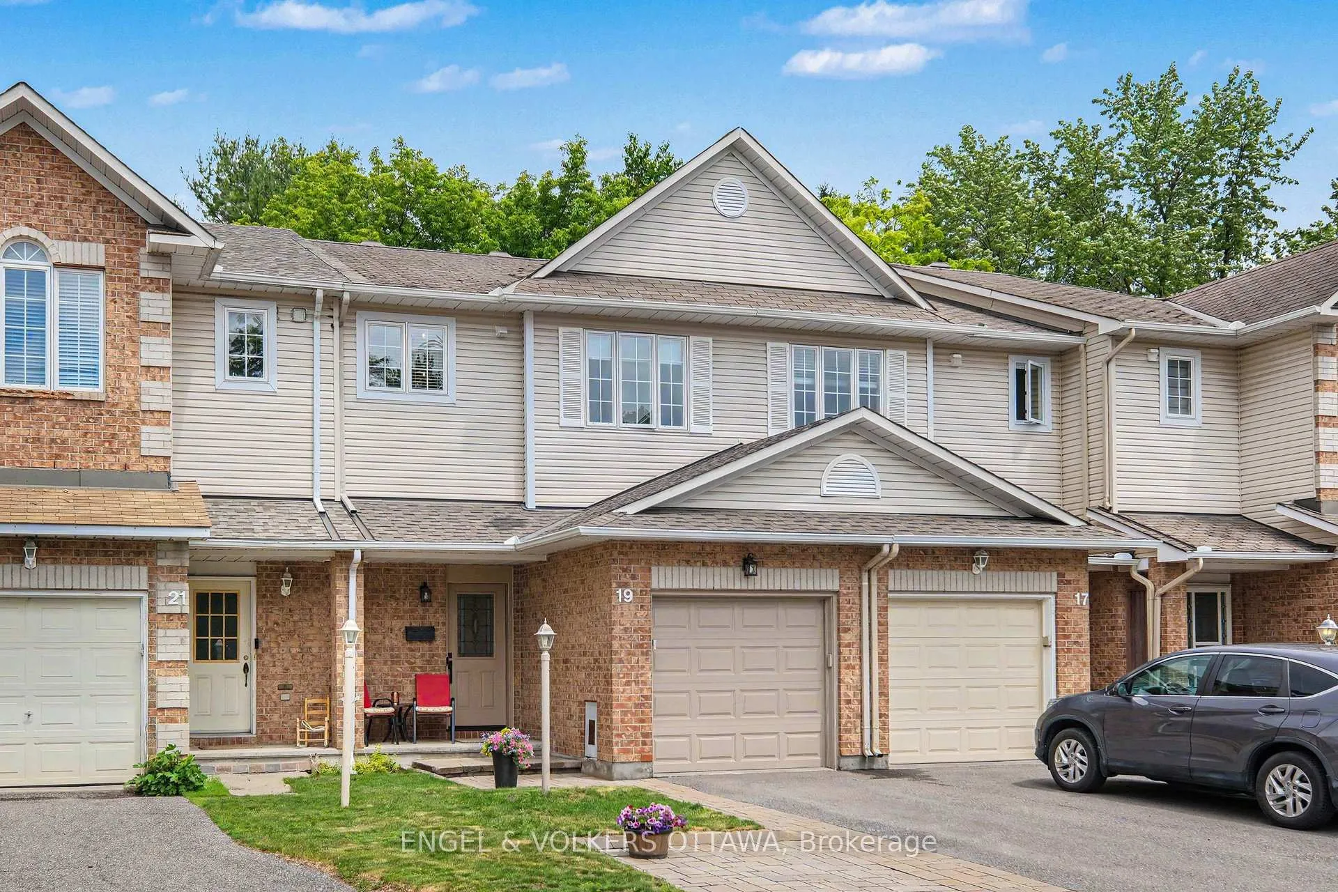 Photo 2 of 19 Riverbank Court, Ottawa, Stittsville (Central) — HOMEH